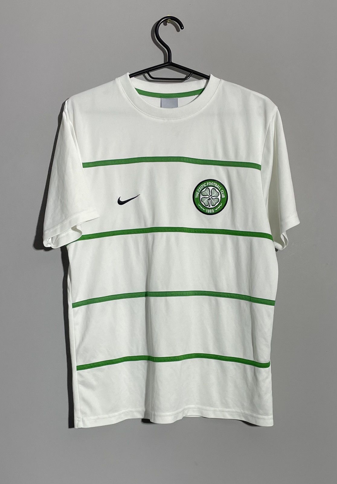 Vintage Vintage Nike Celtic Training Jersey size M Size US M / EU 48-50 / 2 - 1 Thumbnail