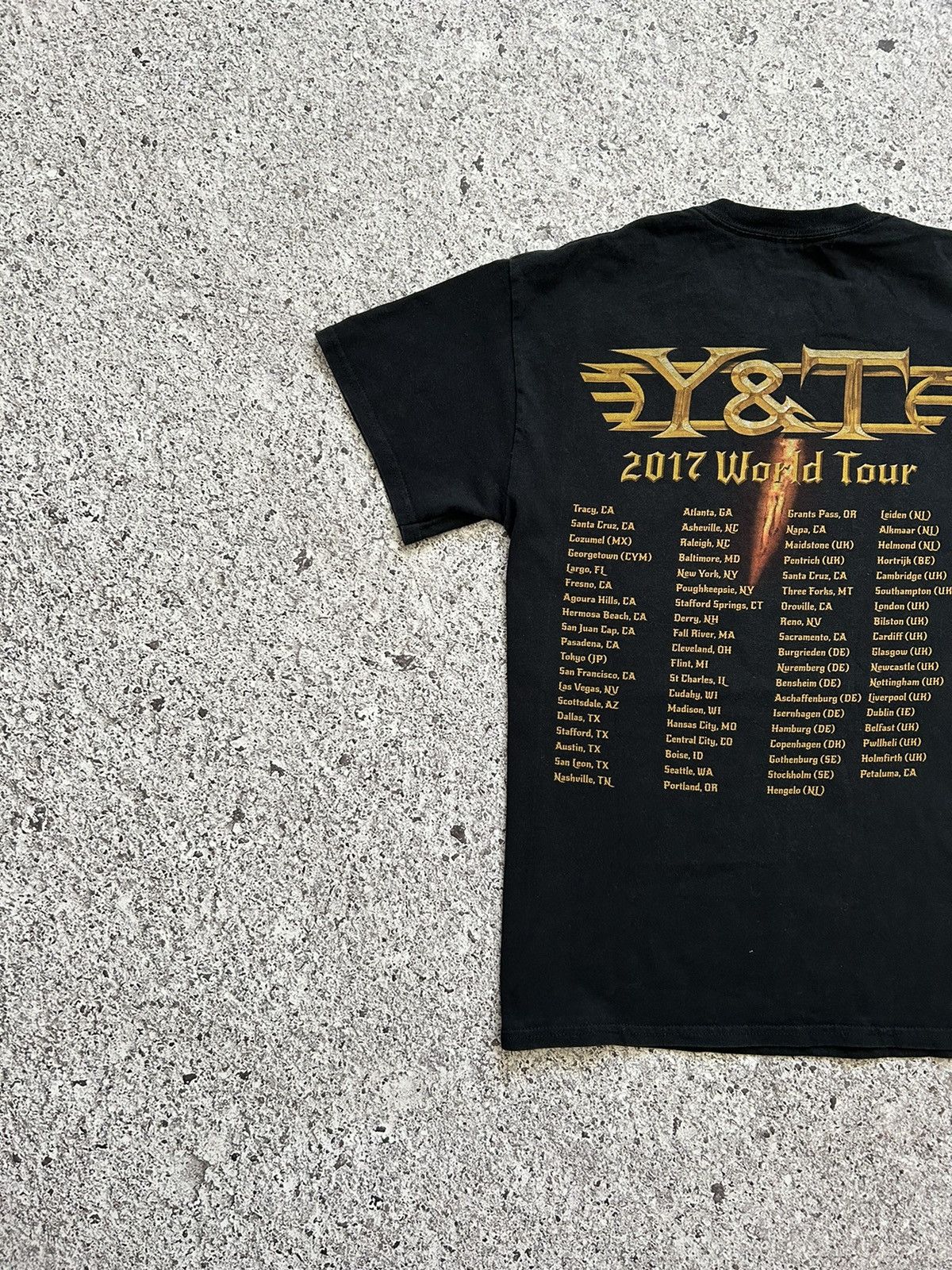Band Tees Y&T Open Fire World Tour 2017 Rock Band T-Shirt Hype Y2K Size US M / EU 48-50 / 2 - 7 Thumbnail