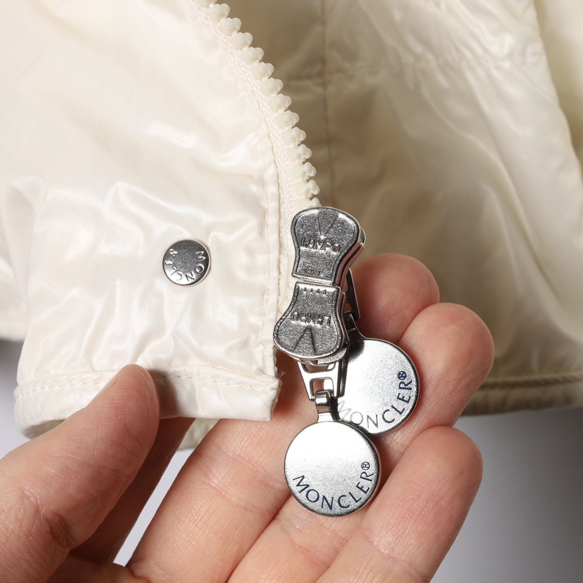 Moncler Moncler Vintage Cream White Nylon Jacket Hooded Size L / US 10 / IT 46 - 20 Thumbnail