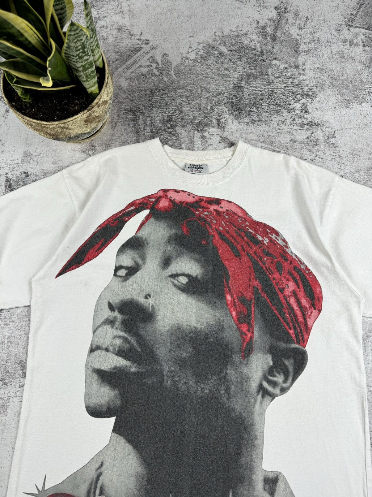 Band Tees 2Pac Shakur Thug Life Big Logo RARE Hip Hop USA T Shirt Size US XL / EU 56 / 4 - 5 Thumbnail