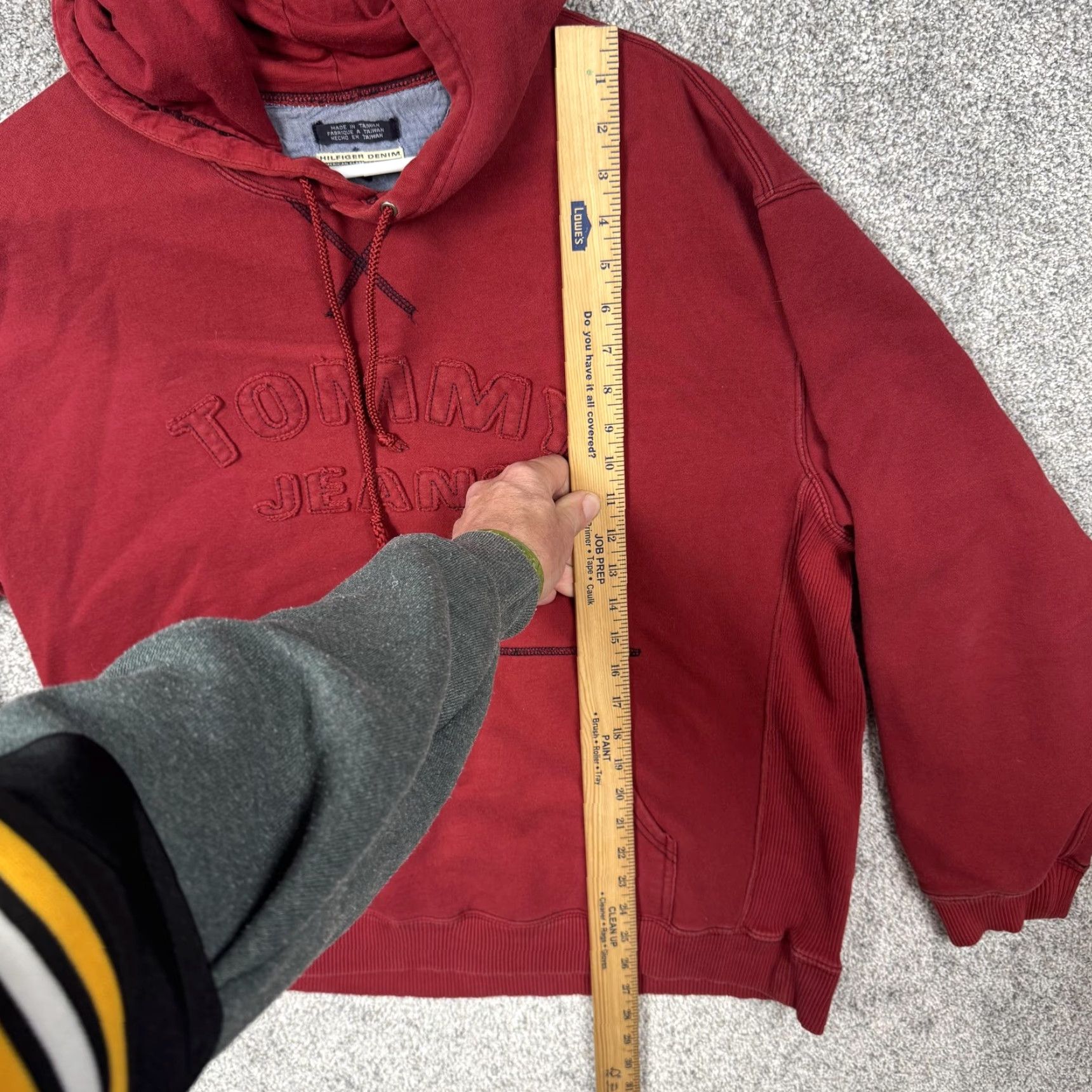 Vintage VINTAGE Hilfiger Denim Tommy Jeans Hoodie Mens L Red Fleece Embroidered Logo Tommy Jeans Graphic Print Pullover with Hood Pockets 2000s Y2K Era Size US L / EU 52-54 / 3 - 2 Thumbnail