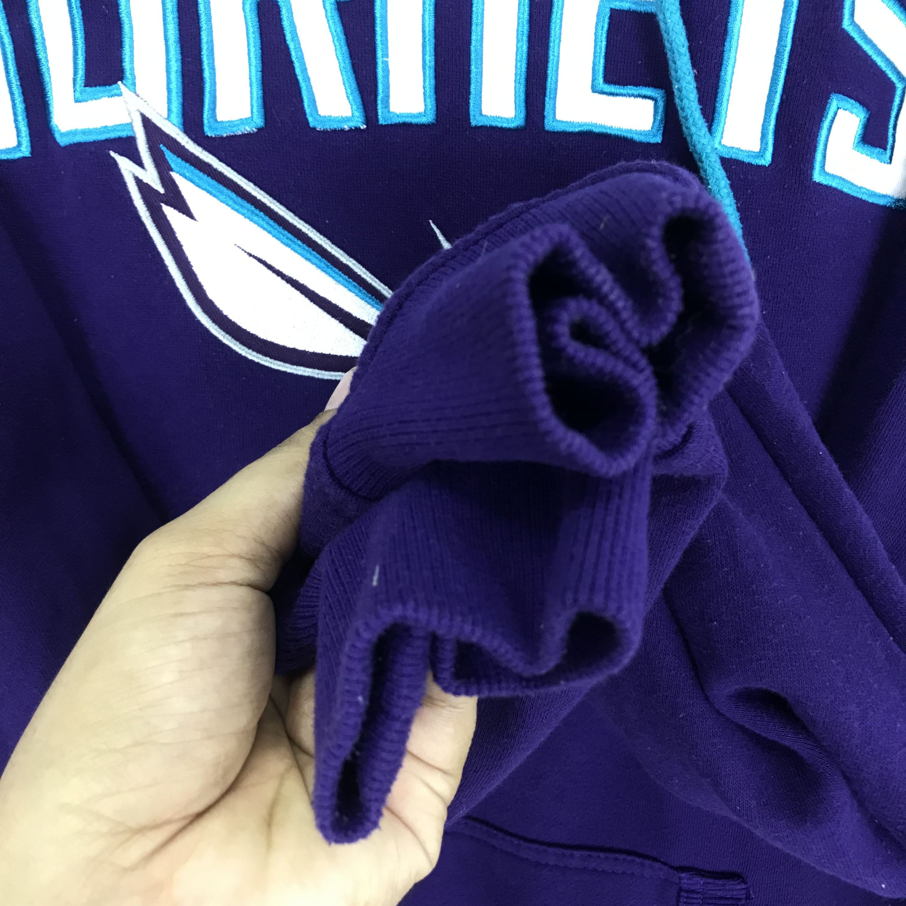 NBA Vintage Charlotte Hornets Sweater 54 Size US XXL / EU 58 / 5 - 6 Thumbnail