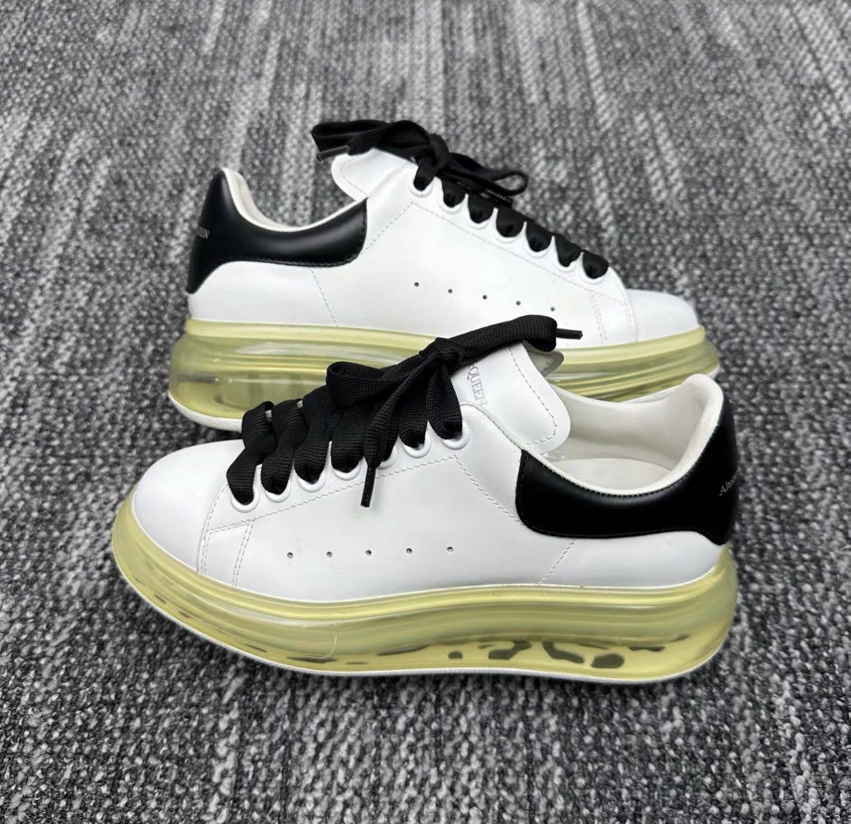 Alexander McQueen Alexander McQueen Black Sole Air Cushion White Sneakers J42 Size US 4 / IT 34 - 4 Thumbnail
