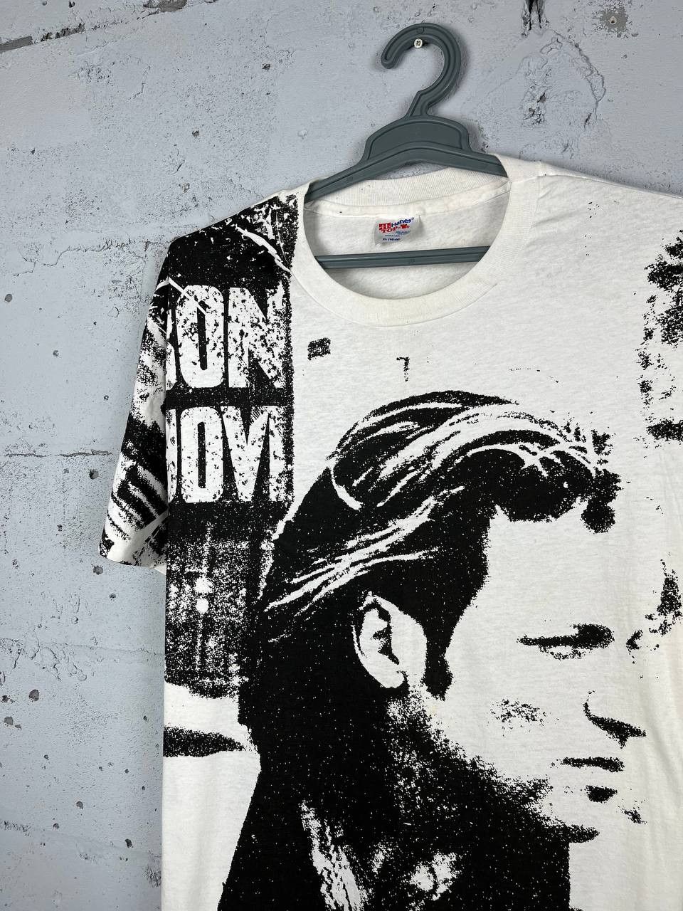 Band Tees Vintage Bon Jovi Rock Band T-Shirt Over Print AOP Size US XL / EU 56 / 4 - 2 Thumbnail