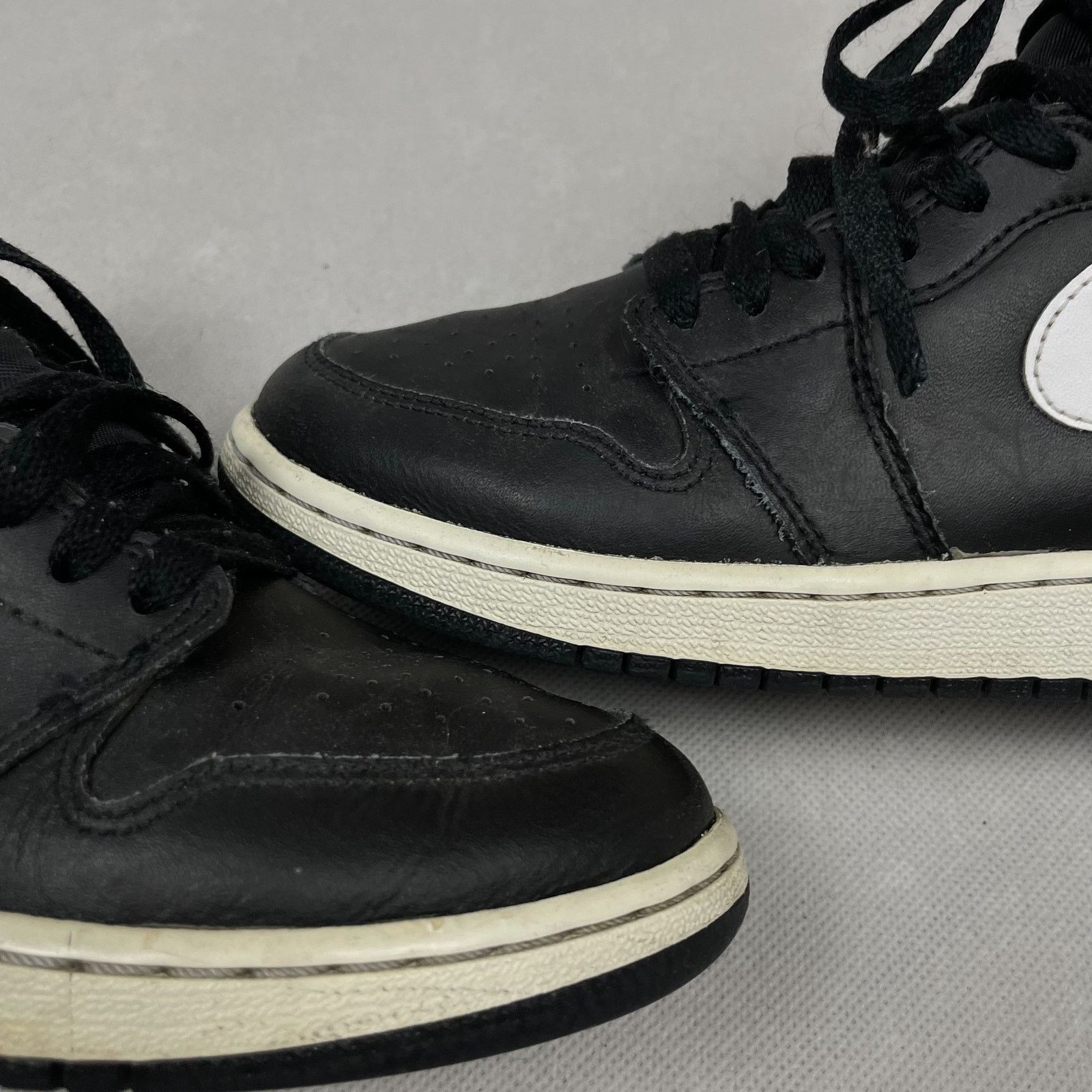 Nike Nike Air Jordan 1 Retro High OG BG 575441-011 Black Shoes 5 Size US 5 / EU 37 - 9 Thumbnail