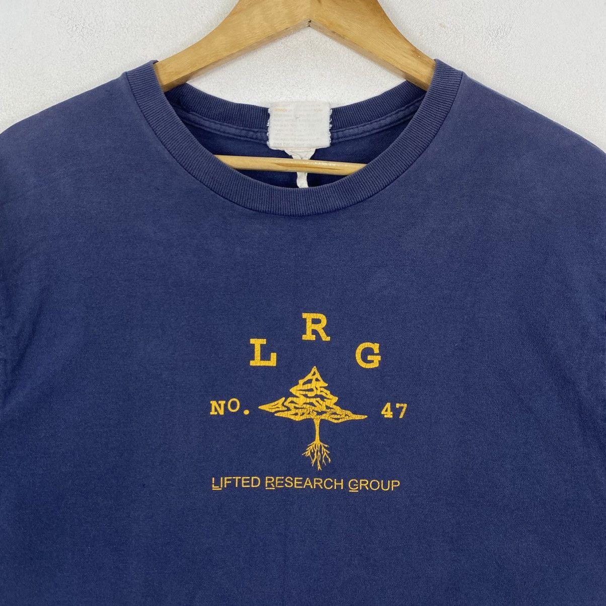 Vintage Vintage LRG No 47 Tree Logo T Shirt L Made In USA Y2K Navy Size US L / EU 52-54 / 3 - 4 Thumbnail