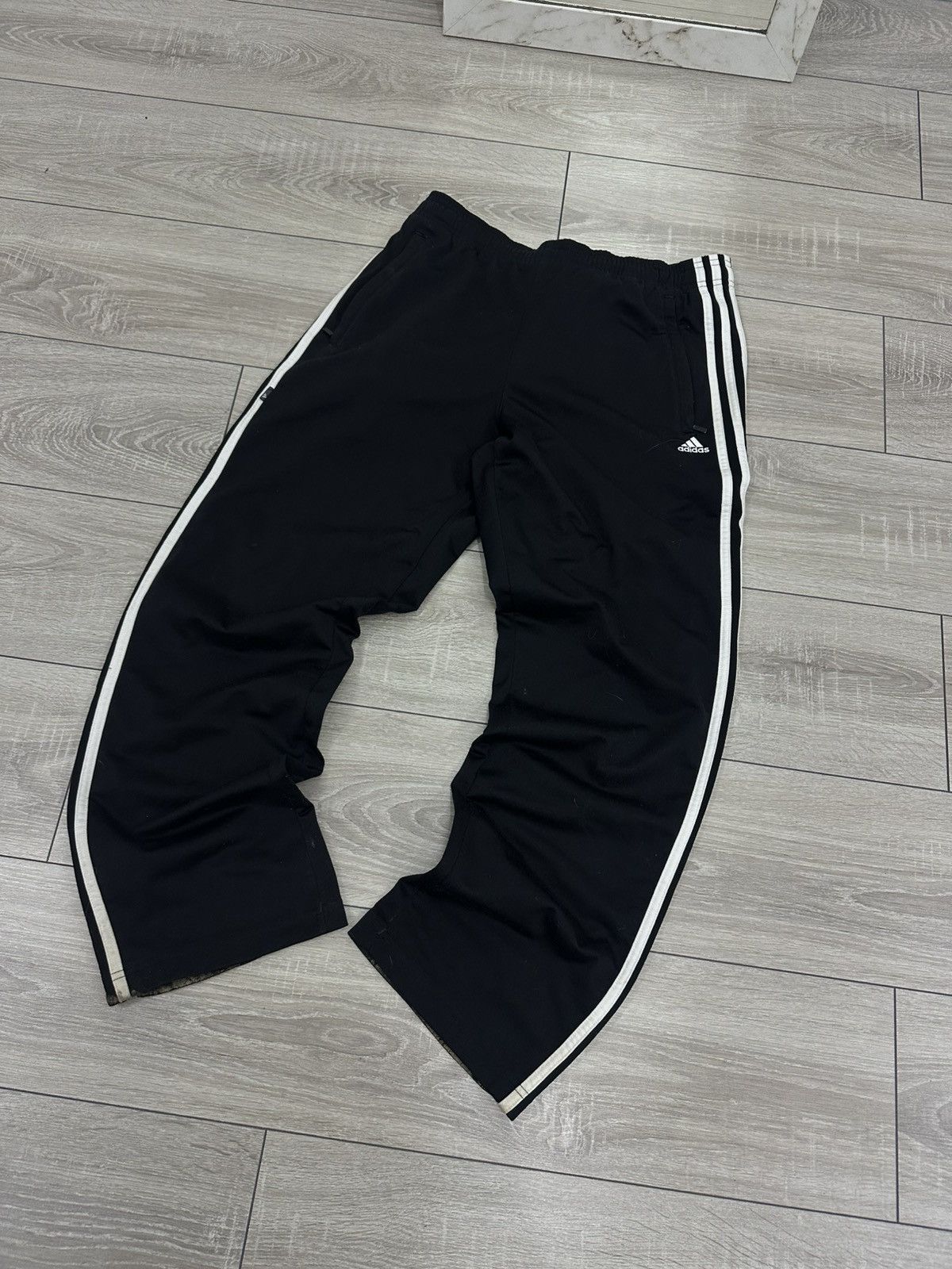 Adidas Adidas Vintage Y2K Baggy Wide Stripped Trackpants Size US 32 / EU 48 - 3 Thumbnail