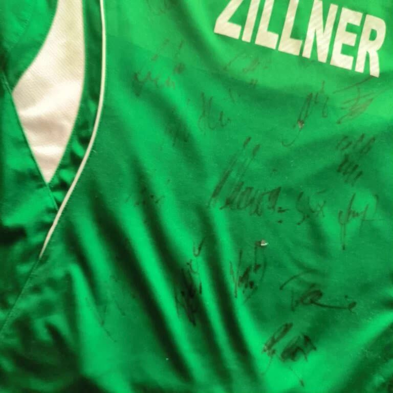 Other SIGNED Greuther Fürth 10-11 Jako Zillner football jersey M/L Size US M / EU 48-50 / 2 - 13 Thumbnail