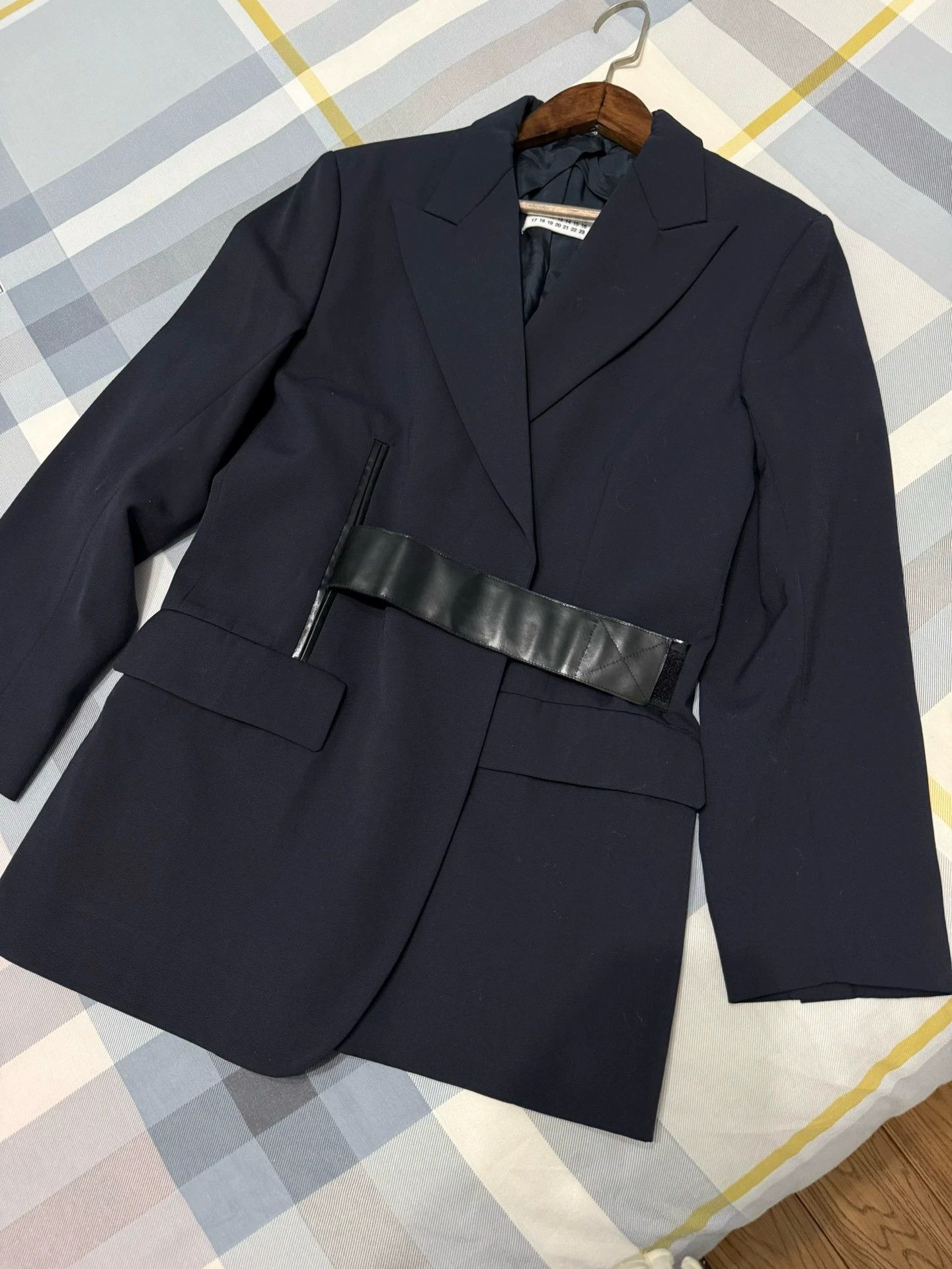 Maison Margiela Maison Margiela Women's Blazer with Velcro Belt Size S / US 4 / IT 40 - 2 Thumbnail