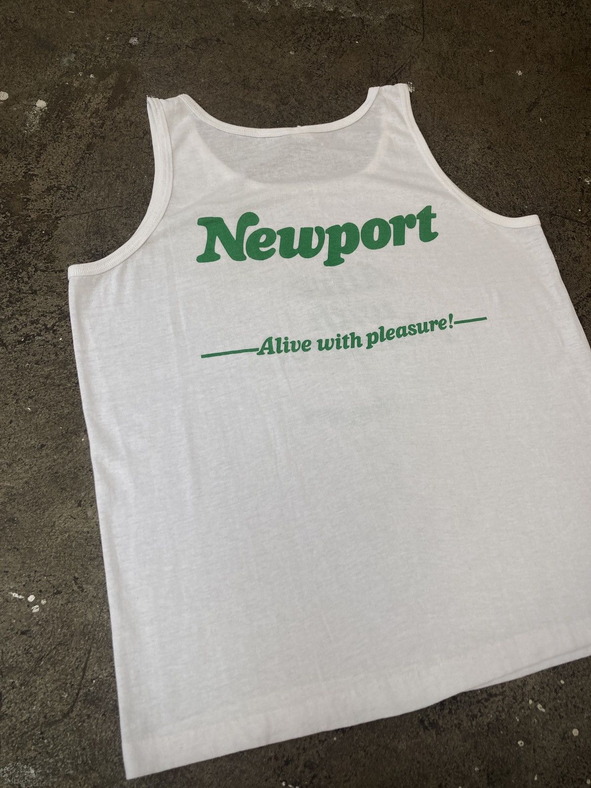 Vintage Vintage 90s Newport Cigarettes Tank Top Size US L / EU 52-54 / 3 - 8 Thumbnail