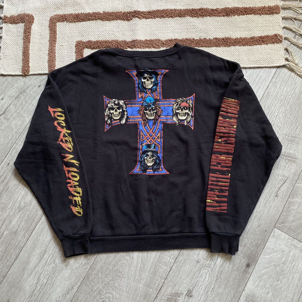 Band Tees GUNS N ROSES Y2K FADED LOCKED N LOADED BOXY SWEATSHIRT Size US M / EU 48-50 / 2 - 1 Thumbnail