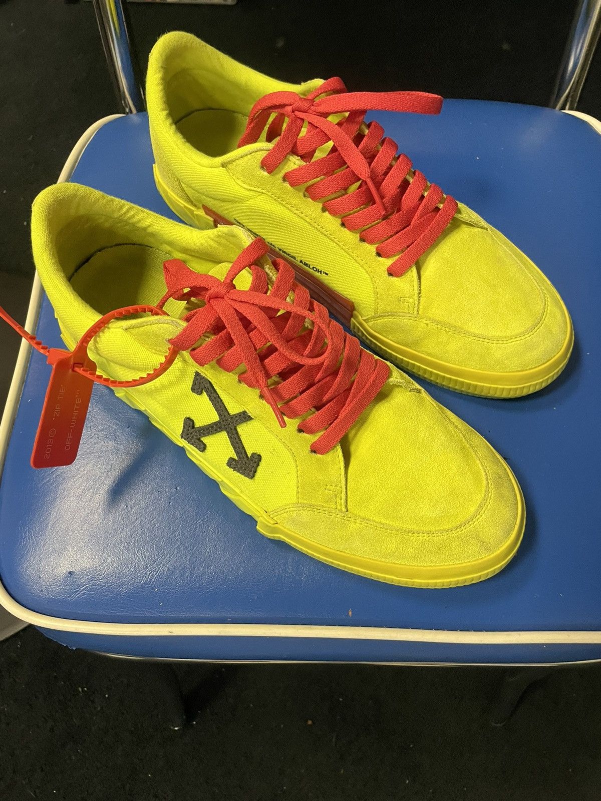 Off-White Off-White Vulc Low 'Fluo Yellow' Size US 11 / EU 44 - 1 Thumbnail