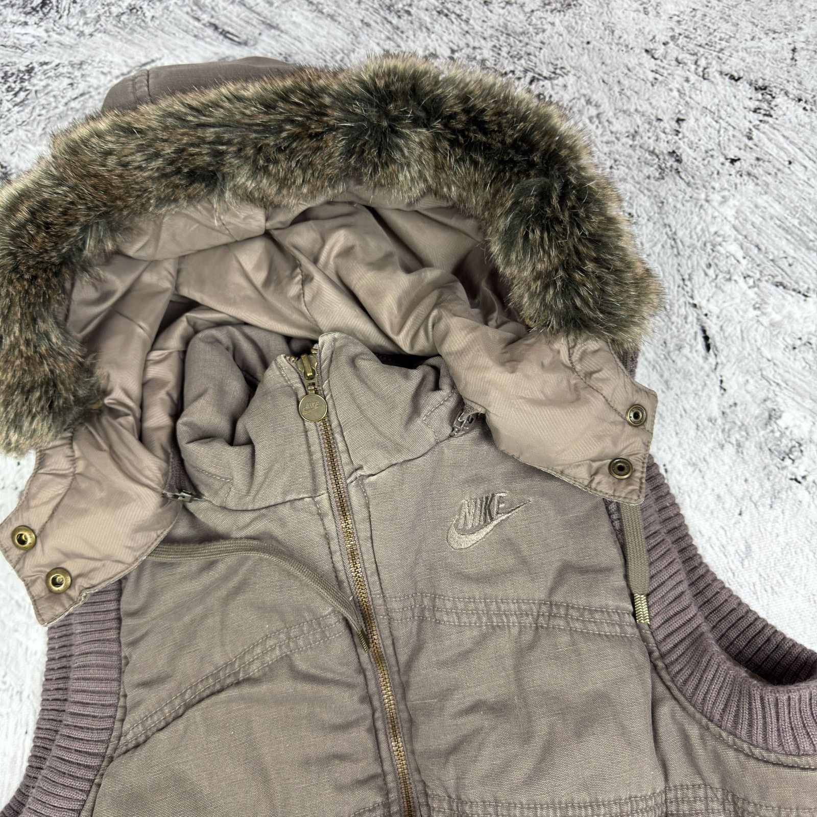 Nike Nike Women's Faux Fur Swoosh Spellout Full Zip Hooded Vest M Size M / US 6-8 / IT 42-44 - 4 Thumbnail