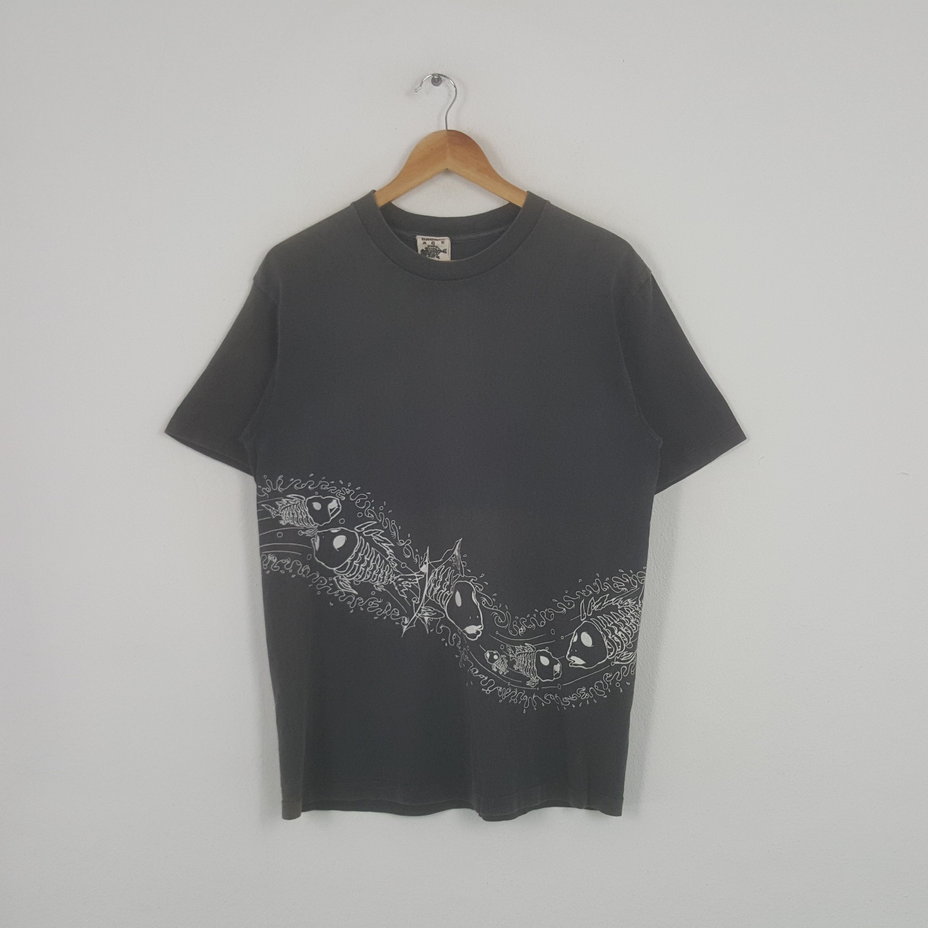 Vintage Vintage Bronze Age Surfing Style Tshirt Size US M / EU 48-50 / 2 - 1 Thumbnail