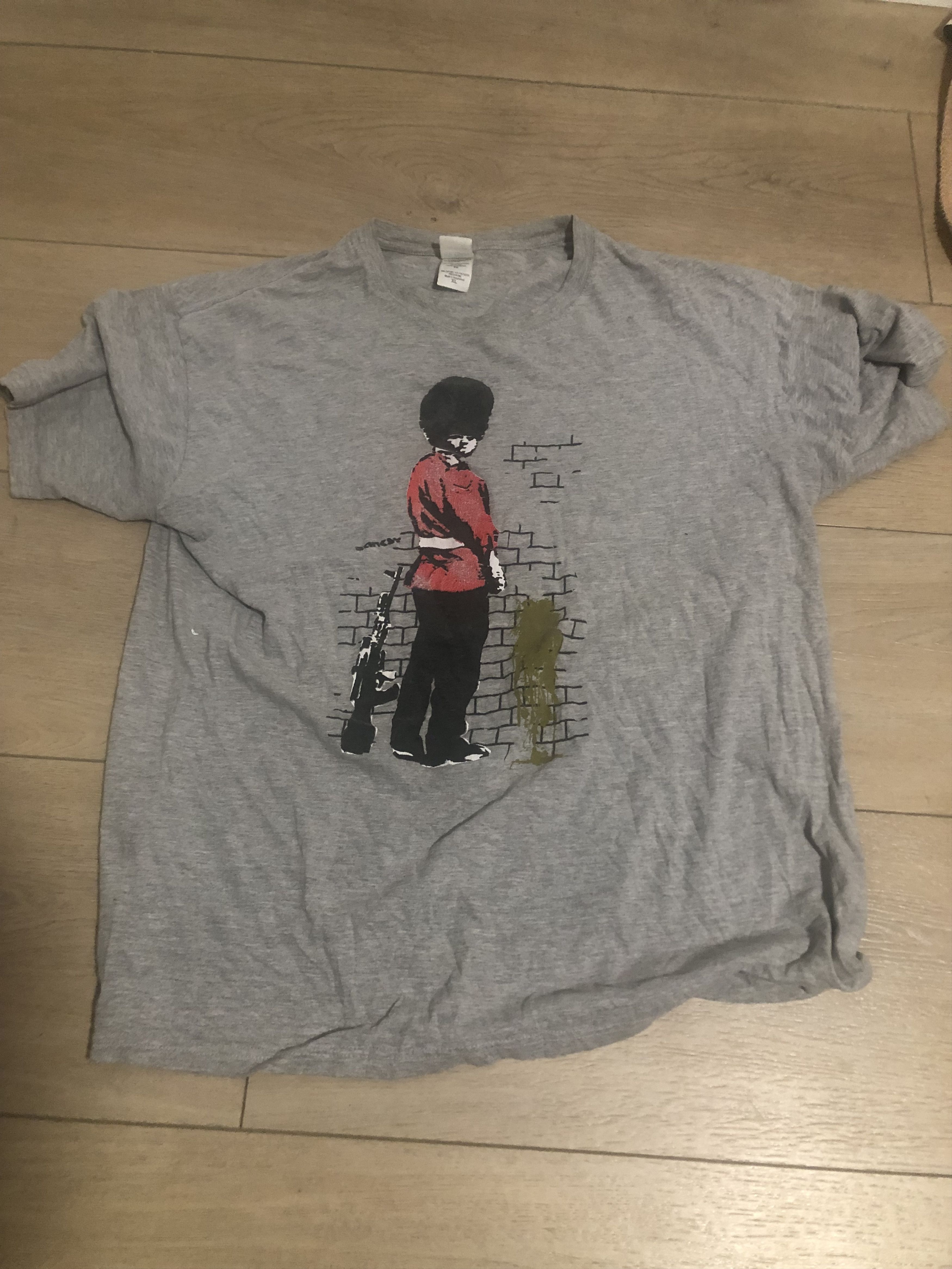 Other BANKSY Vintage RARE “Pissing Guard” T Shirt from early 2000s Size US XL / EU 56 / 4 - 2 Thumbnail