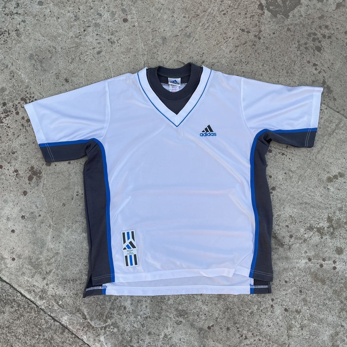 Adidas × Vintage Vintage Adidas T-shirts Small Logo Basketball Sport Y2K 90s Size US M / EU 48-50 / 2 - 1 Thumbnail