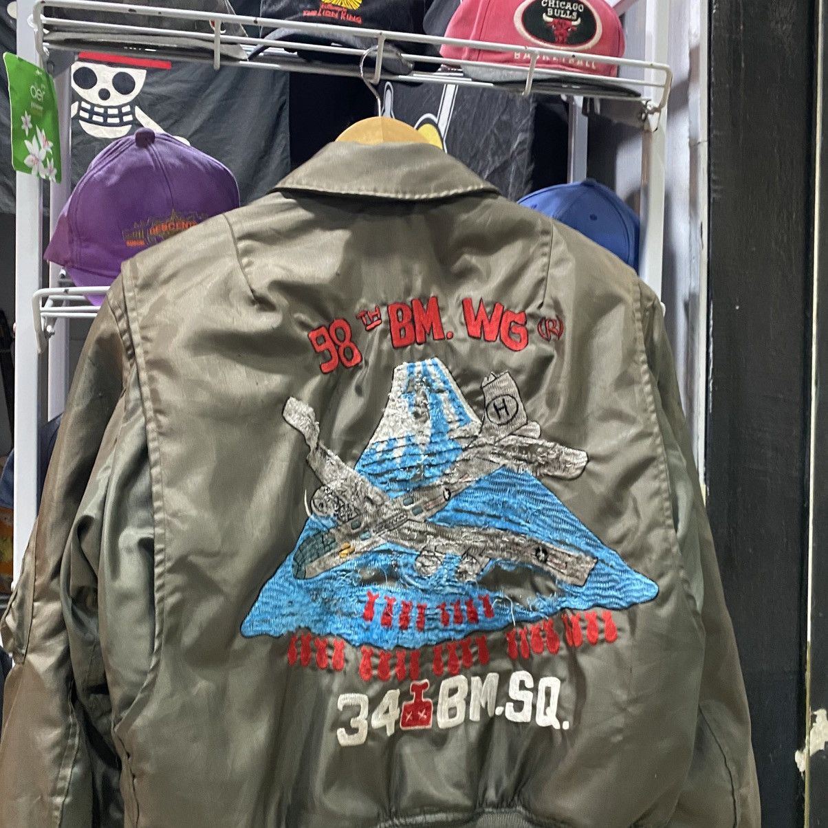 Vintage Vintage 98th Bomb Wing 34th Bomb Squadron Bomber Jacket RARE Size US M / EU 48-50 / 2 - 10 Thumbnail