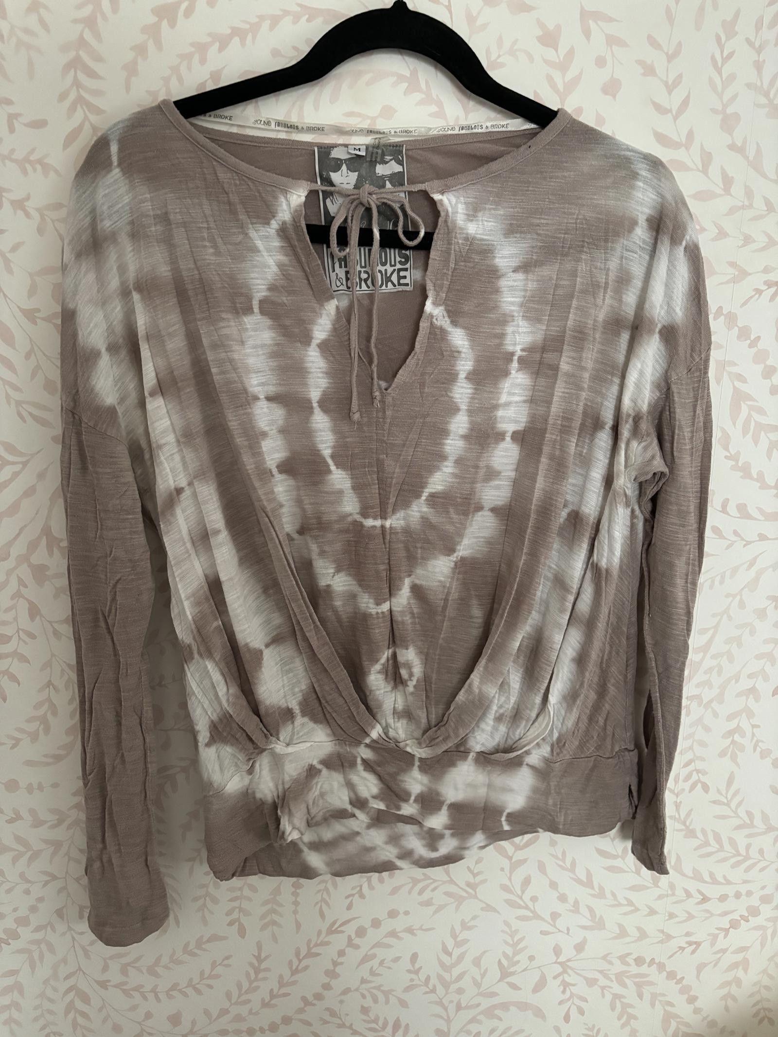 Designer EUC Y2K Tie-Dye Long Sleeve Top by Young, Fabulous & Broke M Size M / US 6-8 / IT 42-44 - 1 Thumbnail