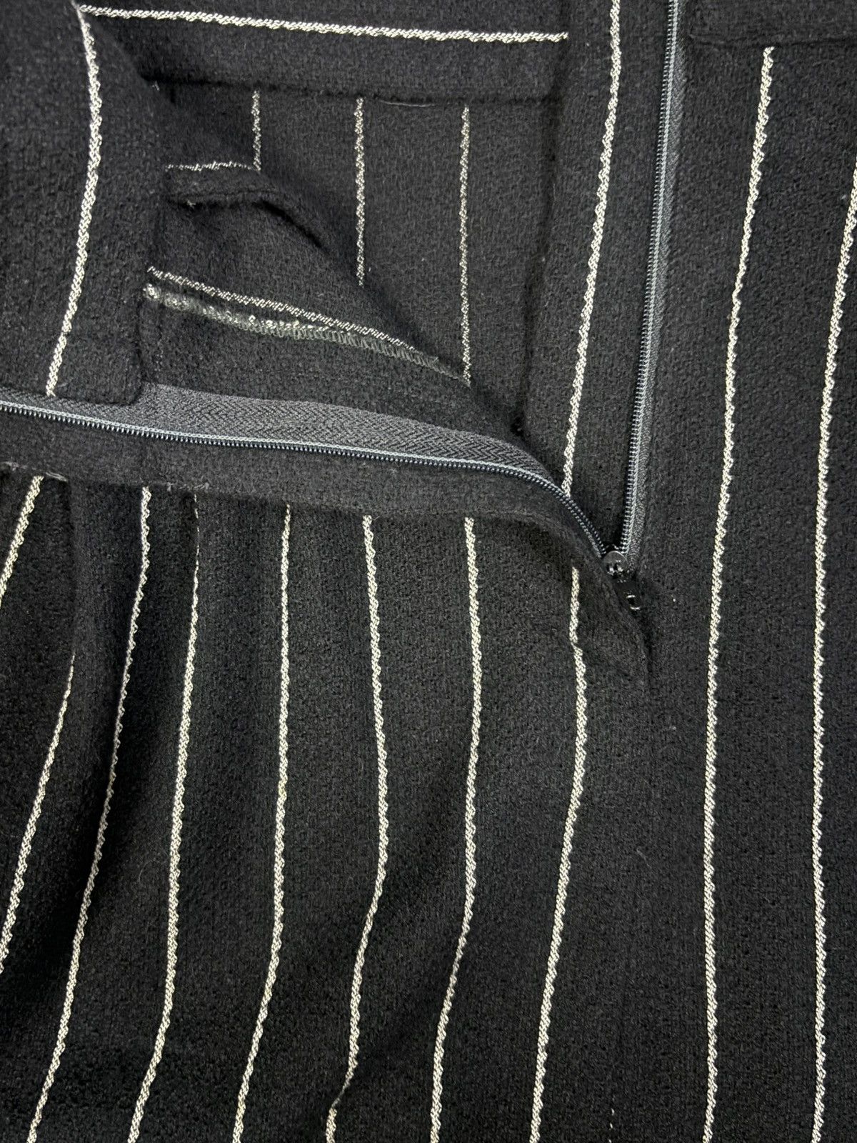 Versace Vintage Gianni Versace Striped Wool Pleated Wrap Midi Skirt Size 26" / US 2 / IT 38 - 11 Thumbnail