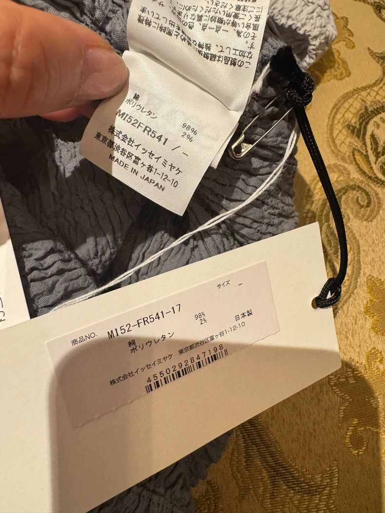 Issey Miyake Issey Miyake size:one size A grey gradient round-neck vest Size S / US 4 / IT 40 - 6 Thumbnail