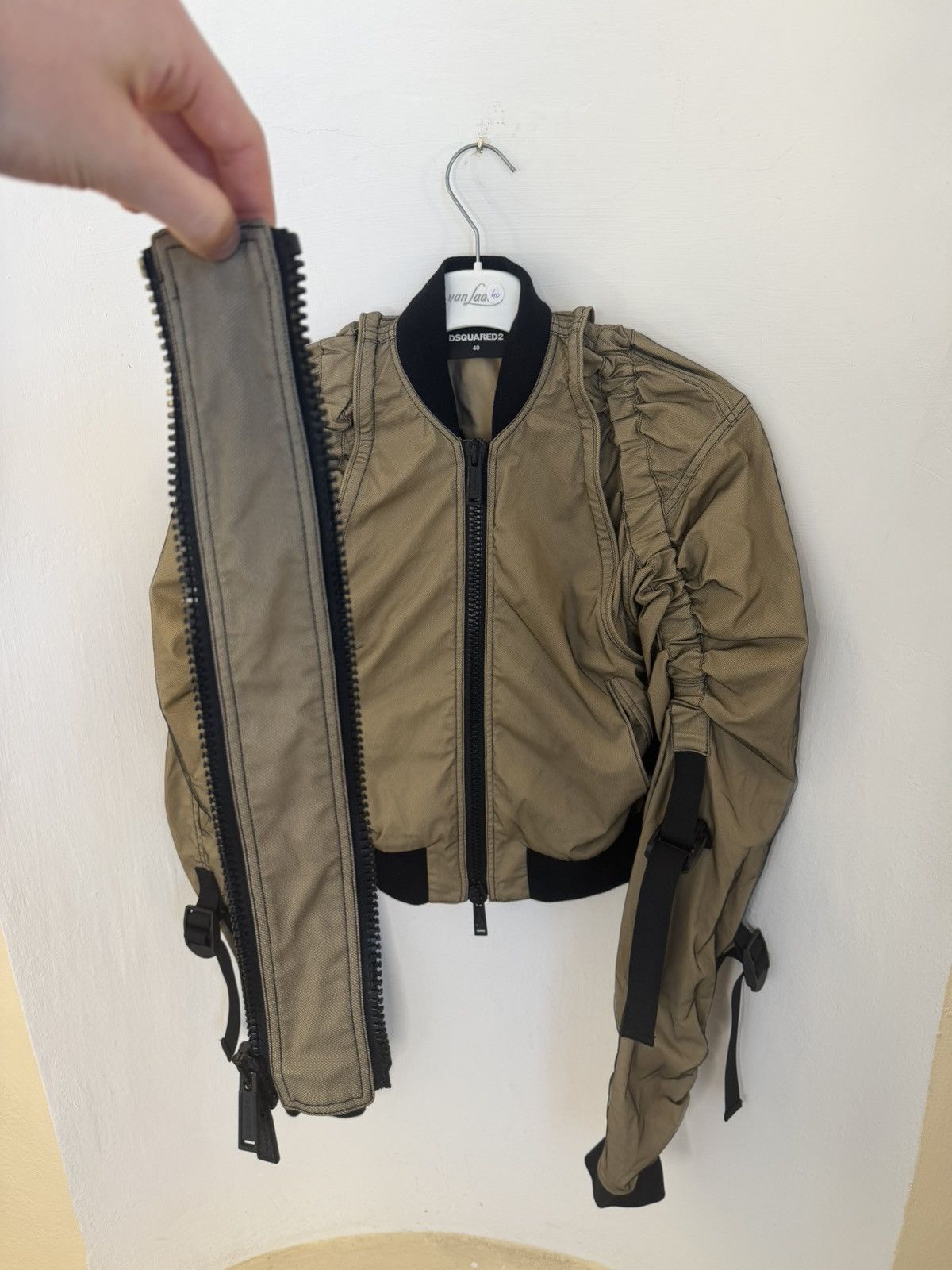 Dsquared2 Dsquared2 SS19 Runway ruched sleeve cropped bomber jacket Size S / US 4 / IT 40 - 9 Thumbnail