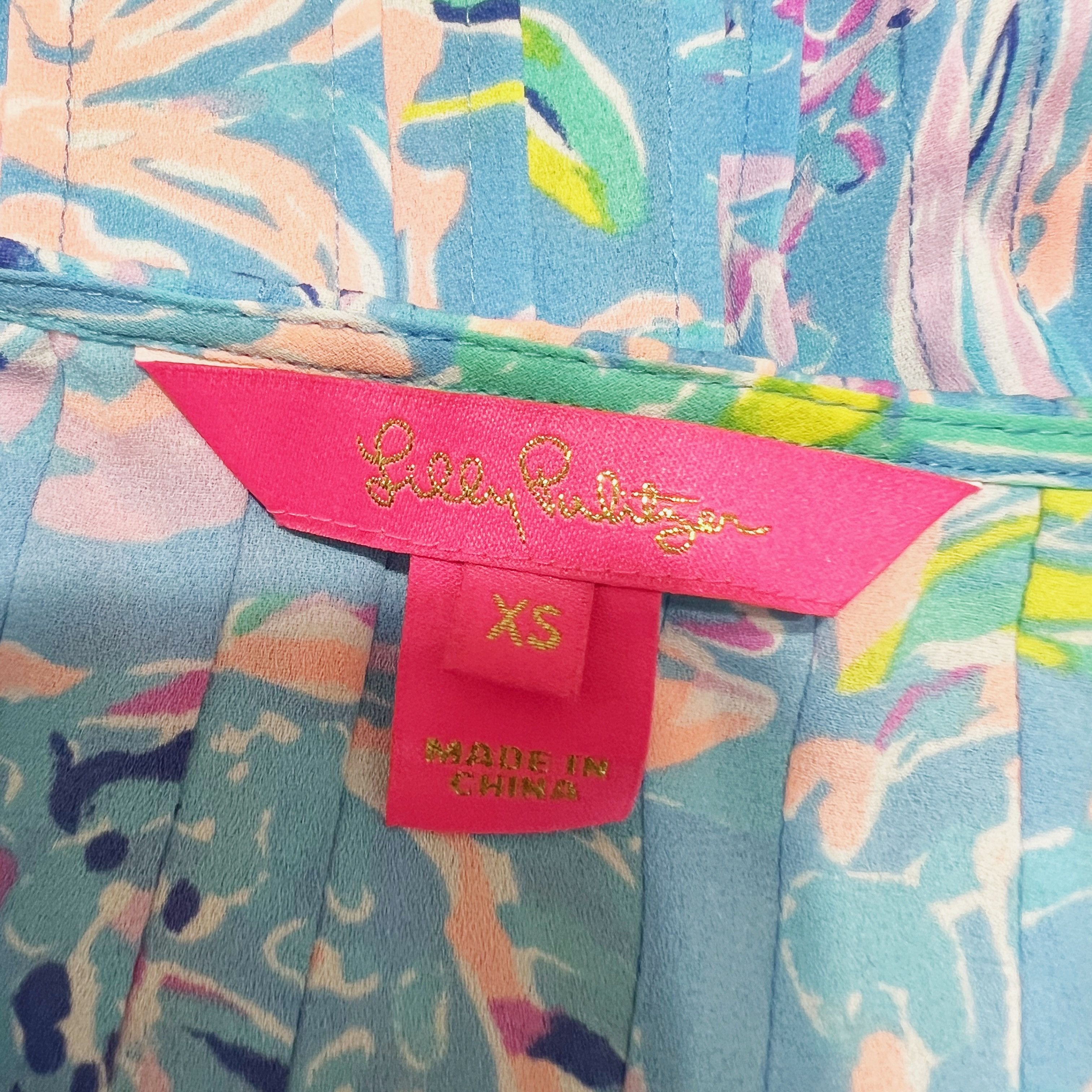 Lilly Pulitzer Lilly Pulitzer Marilina Pintuck Pleated V Neck Size XS / US 0-2 / IT 36-38 - 2 Thumbnail