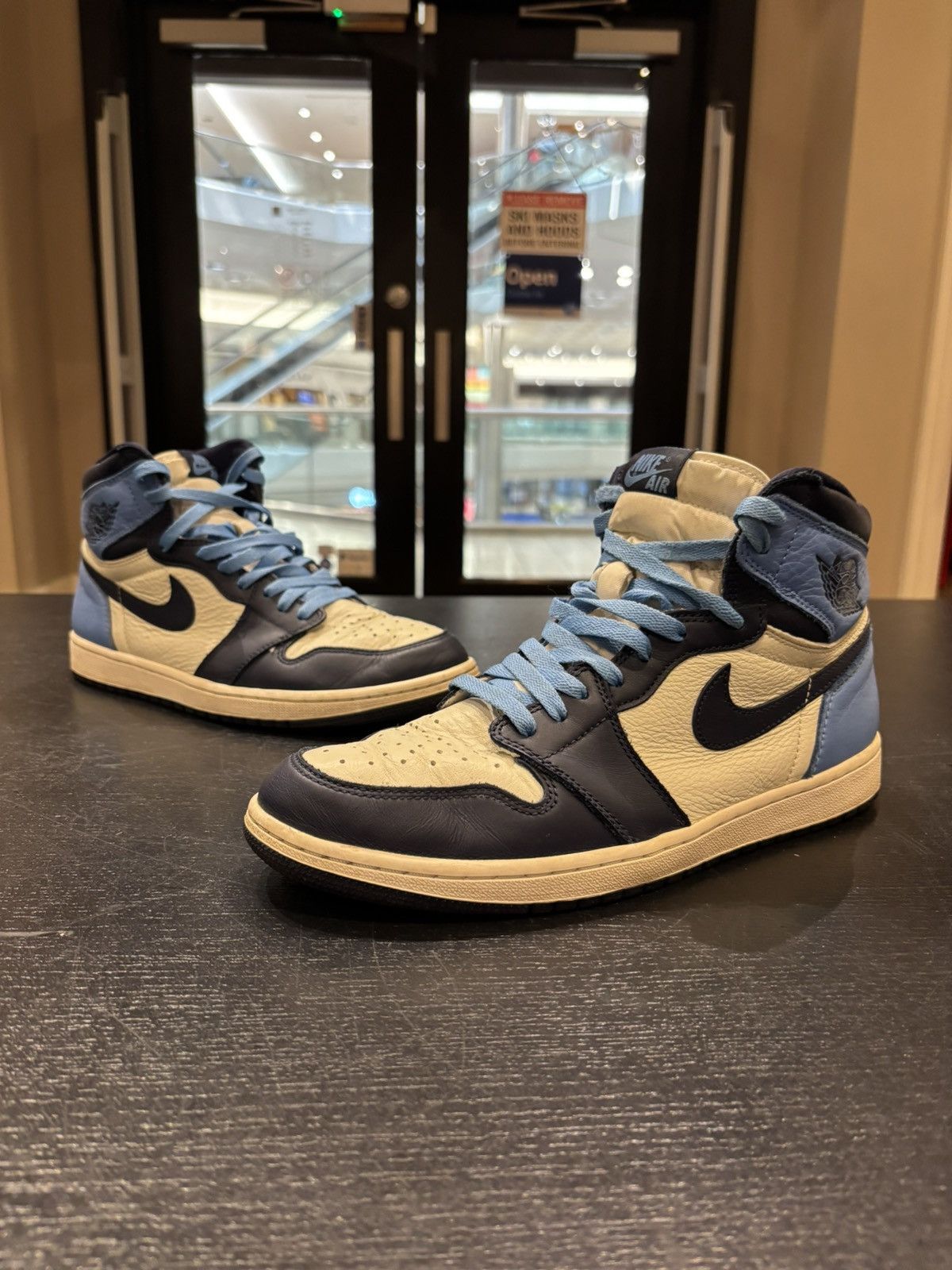 Jordan Brand Jordan 1 High ‘Obsidian’ Size US 10.5 / EU 43-44 - 1 Thumbnail