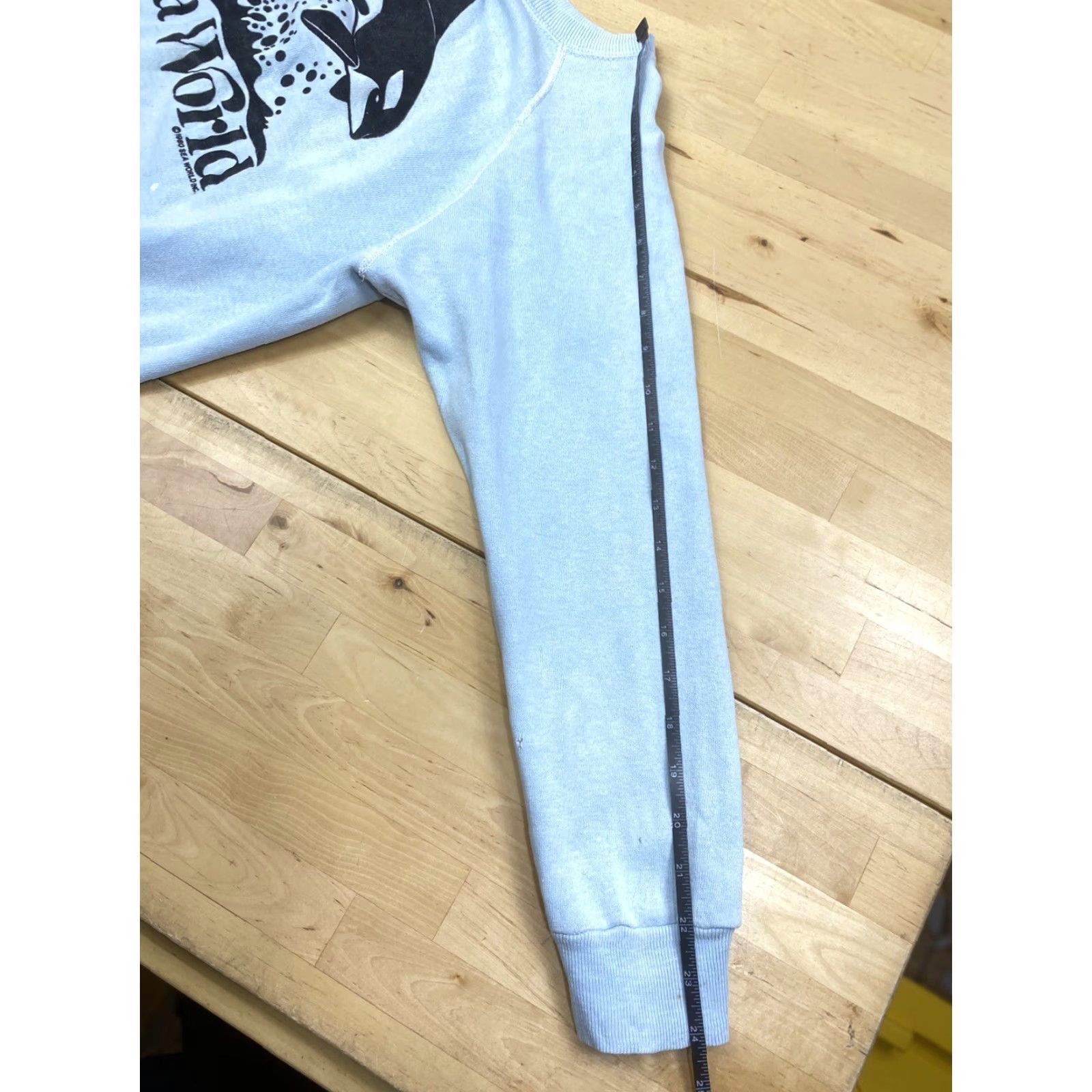 Vintage VINTAGE Seaworld Pullover Sweater Adult Small Blue Shamu Casual 80s Sweater Mens Size US S / EU 44-46 / 1 - 7 Thumbnail