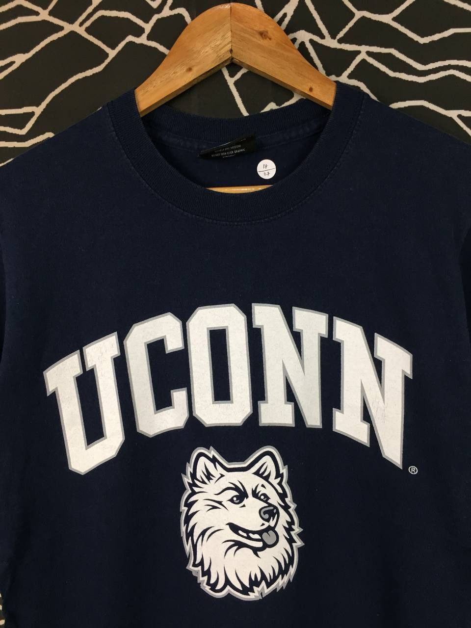 Steve And Barrys Vtg UConn University of Connecticut Huskies Mascot Tee Size US S / EU 44-46 / 1 - 3 Thumbnail