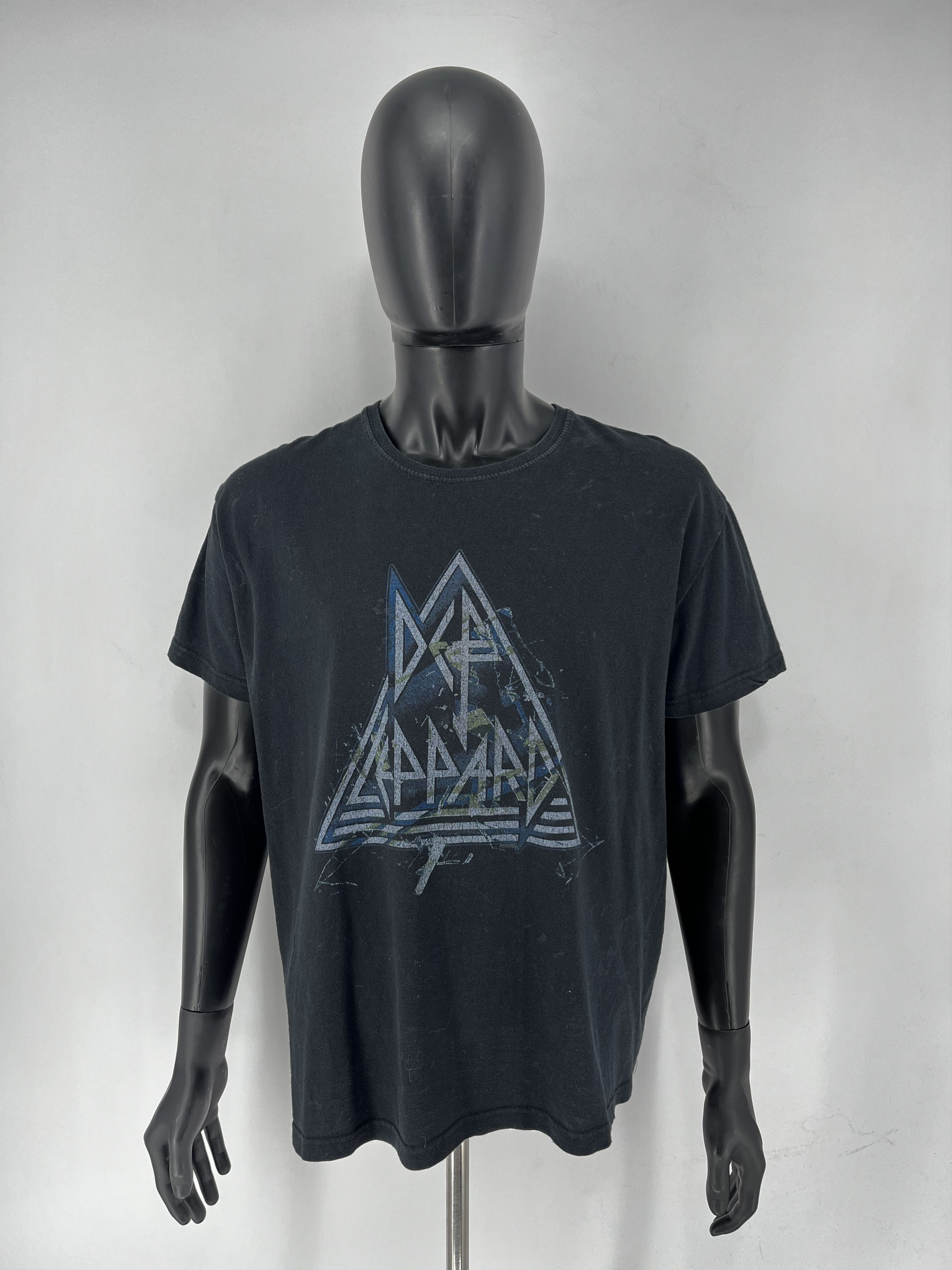 Band Tees Vintage Y2K Def Leppard Band Tee Size L Size US L / EU 52-54 / 3 - 2 Thumbnail