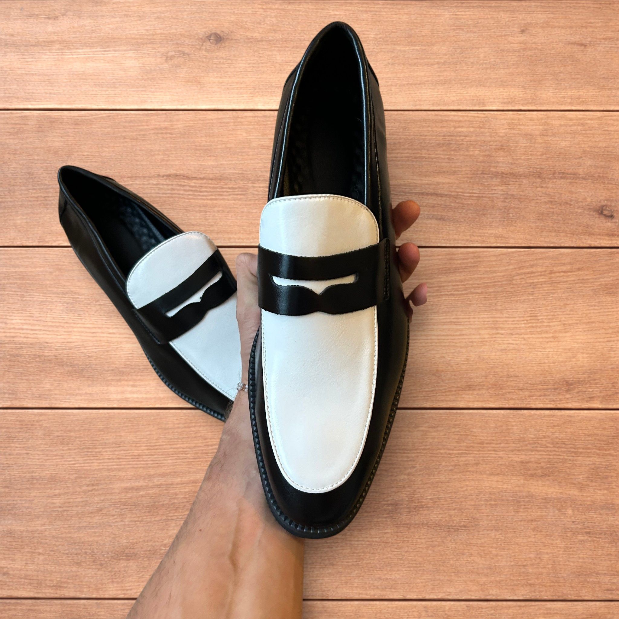 Japanese Brand Classic style penny loafers shoes in black and white design. Size US 11 / EU 44 - 5 Thumbnail