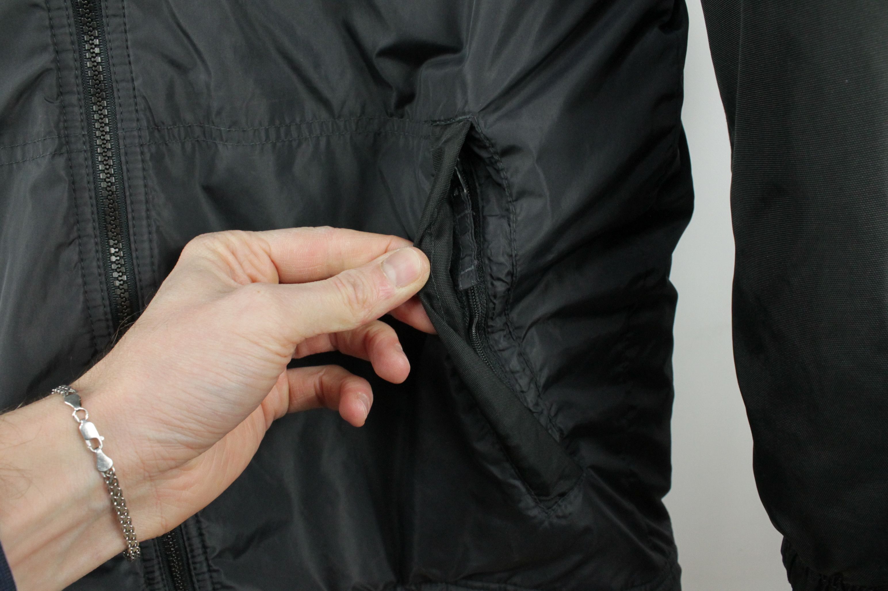 Nike Vintage Nike Insulated Nylon Sportswear Jacket Men's Size US S / EU 44-46 / 1 - 7 Thumbnail
