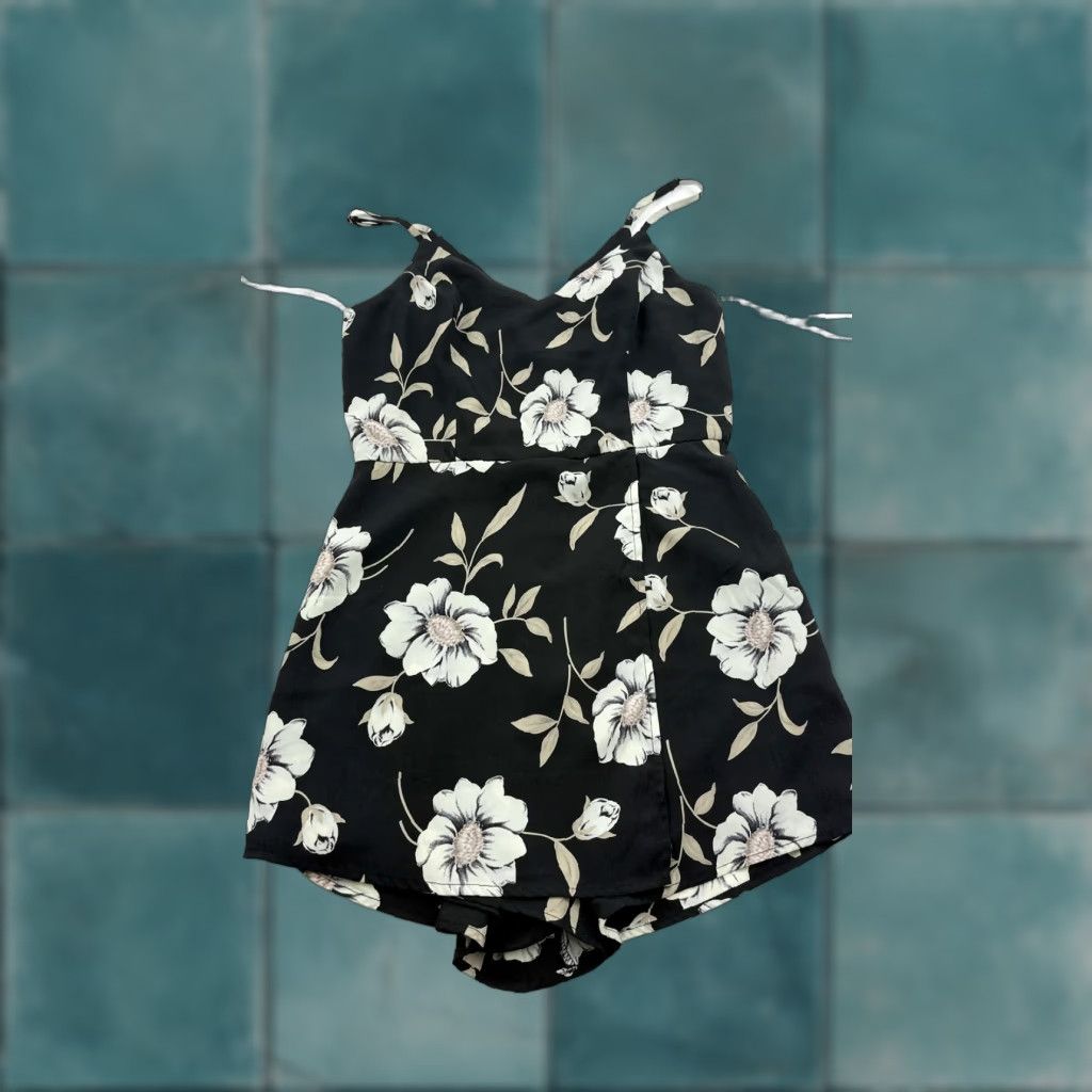 Lulus Lulus Romper Womens Small Black Floral Wrap Front Skort Spaghetti Strap V Neck Size 28" / US 6 / IT 42 - 1 Thumbnail