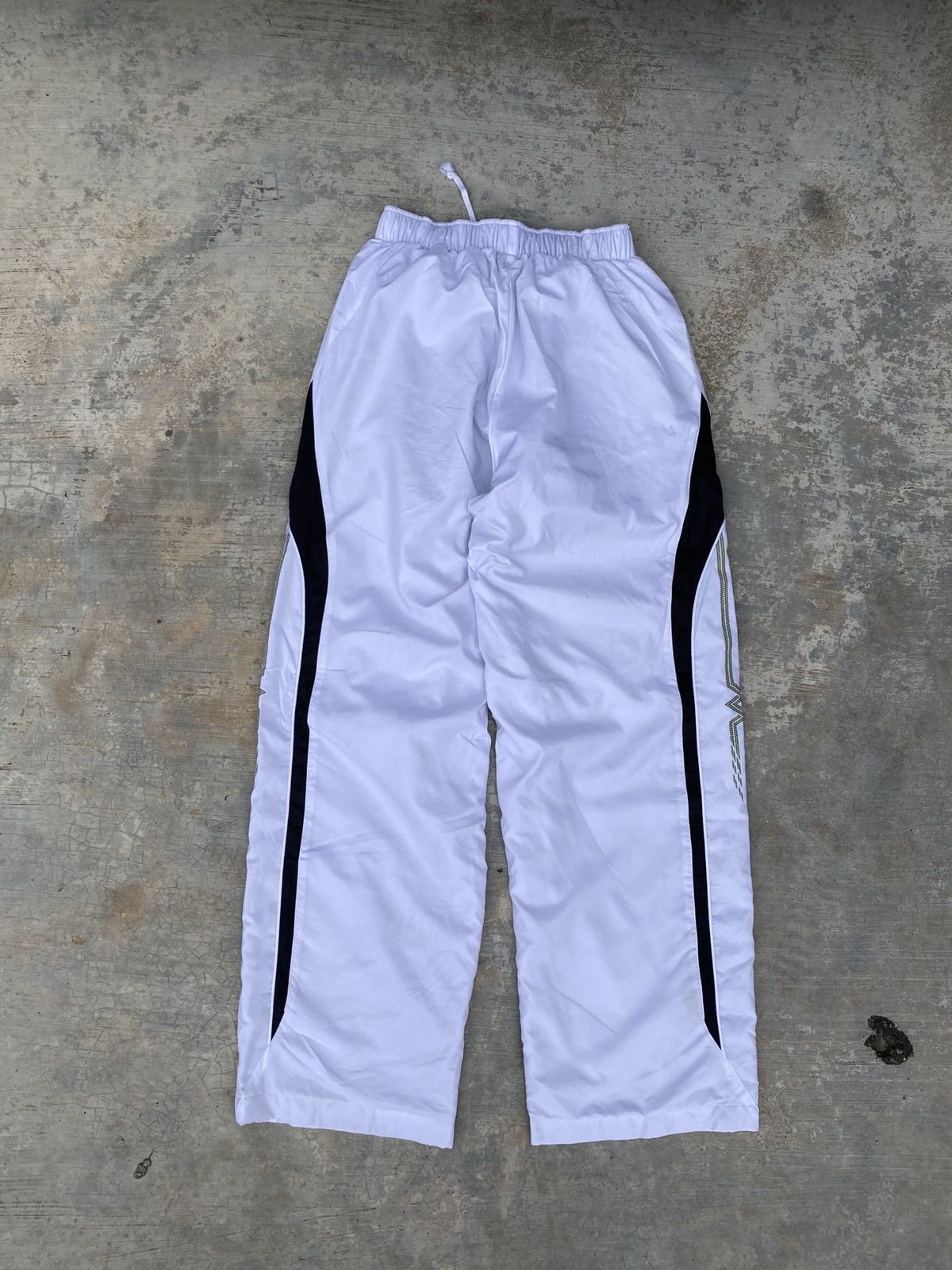 Japanese Brand × Mizuno Muzuno thermal plus baggy nylon trackpants Size 22" - 2 Thumbnail