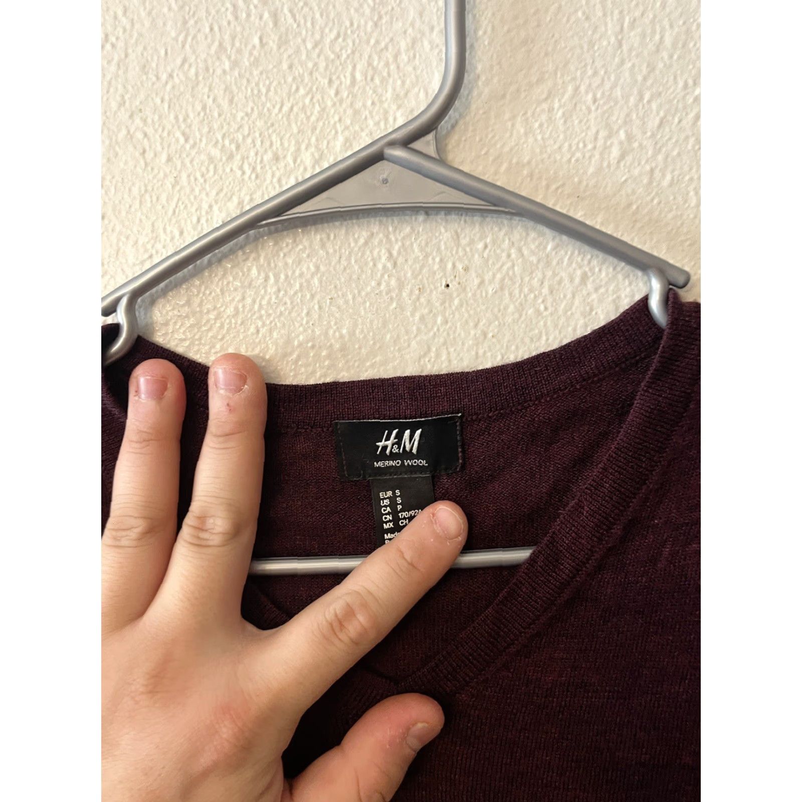 H&M H&M Sweater Mens Small Maroon Wool V-Neck Lightweight Pullover Knit Shirt/Neck Pullover Mens S Maroon Wool V-Neck Lightweight Knit H&M Sweater Size US S / EU 44-46 / 1 - 3 Thumbnail