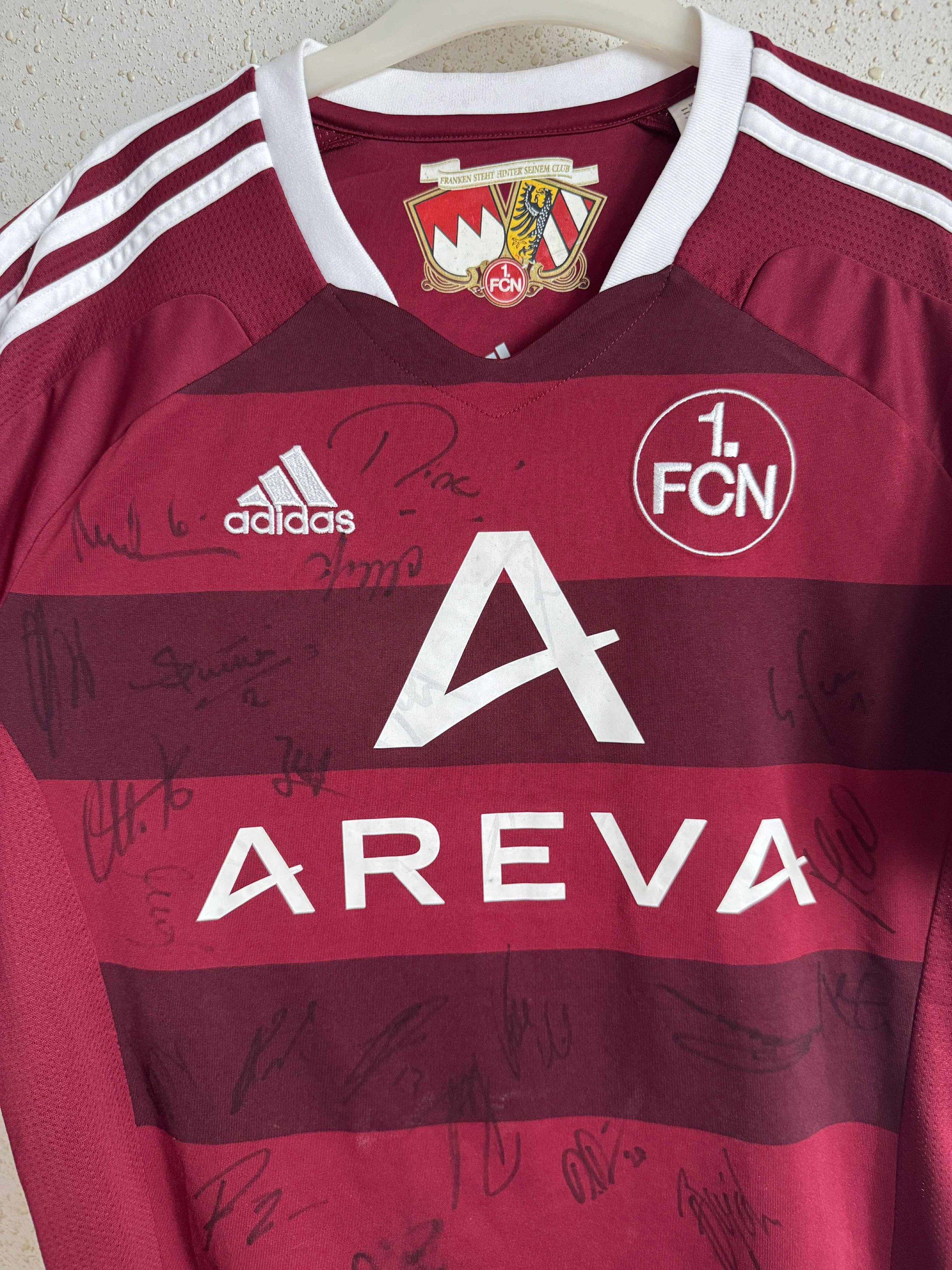 Vintage FC Nurnberg 2011/12 Home Shirt Signed All squad Size US S / EU 44-46 / 1 - 5 Thumbnail