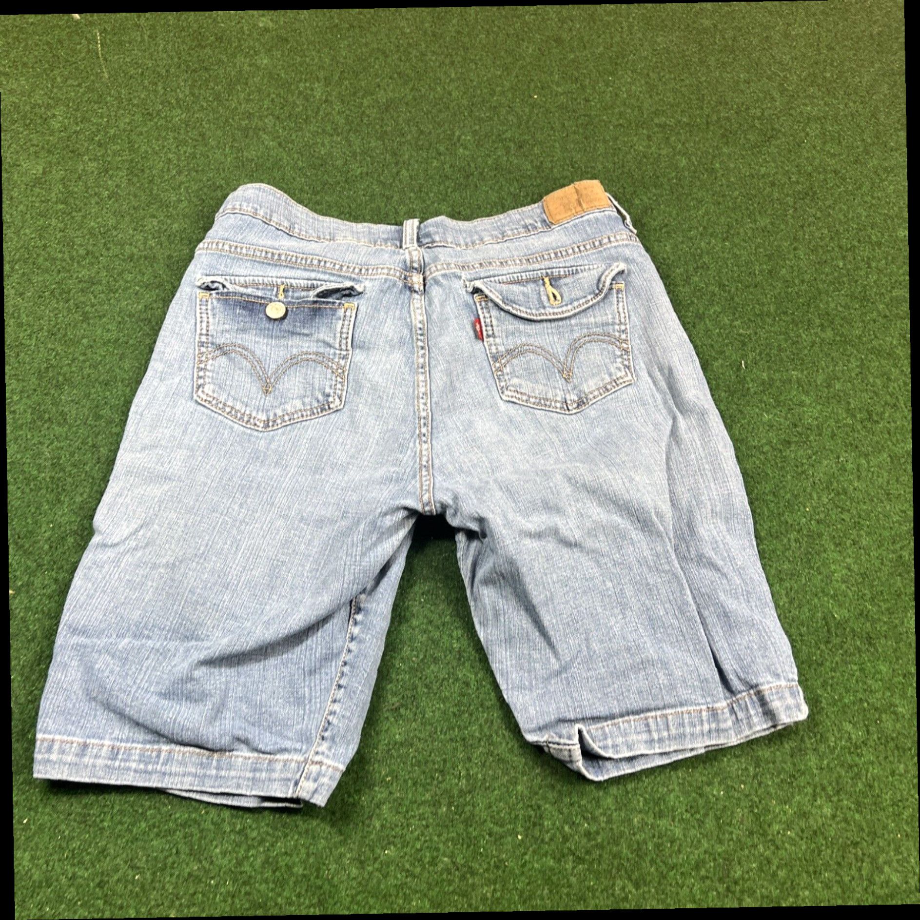 Levi's Levi Strauss Signature 515 Women's Mid-Rise Shorts Size 10 Cut-offs Med Wash Size 32" / US 10 / IT 46 - 1 Thumbnail