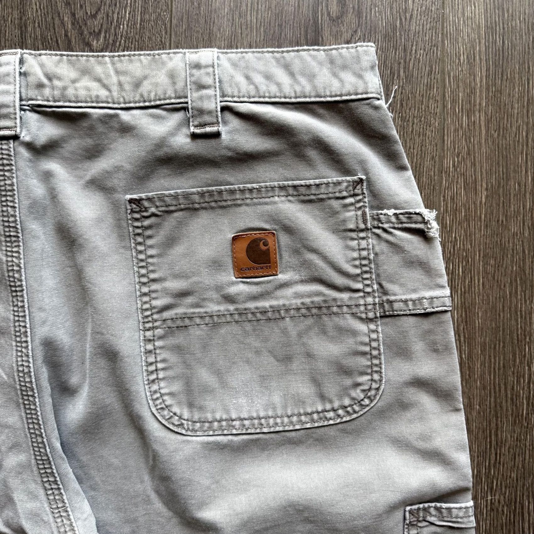 Carhartt VINTAGE Carhartt Cargo Shorts 40 Brown Canvas Distressed Workwear Utility Mens Baggy Relaxed Wallet Pockets 11in Inseam Casual Summer Canvas Brit Size US 40 / EU 56 - 3 Thumbnail