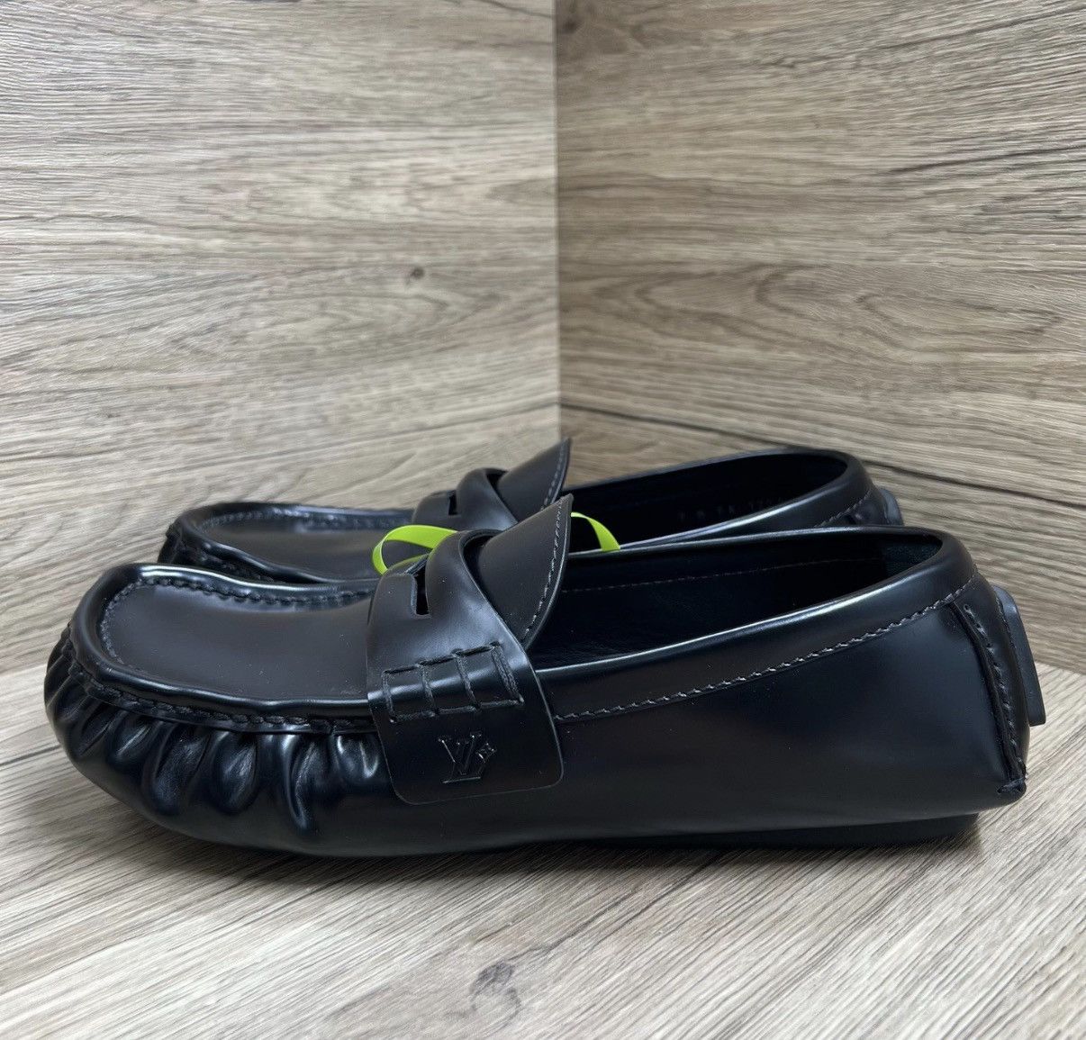 Louis Vuitton Louis Vuitton Footprint Black Leather Bear Paw Loafers J41 Size US 8 / EU 41 - 1 Thumbnail