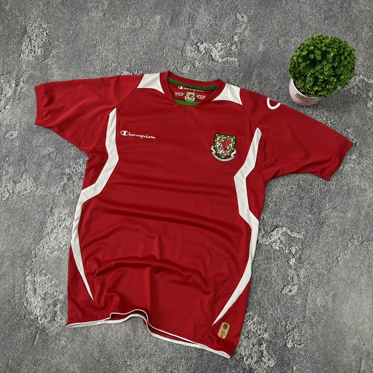 Champion Vintage Wales Team 2008/2010 Football Soccer Shirt Jersey Size US S / EU 44-46 / 1 - 12 Thumbnail