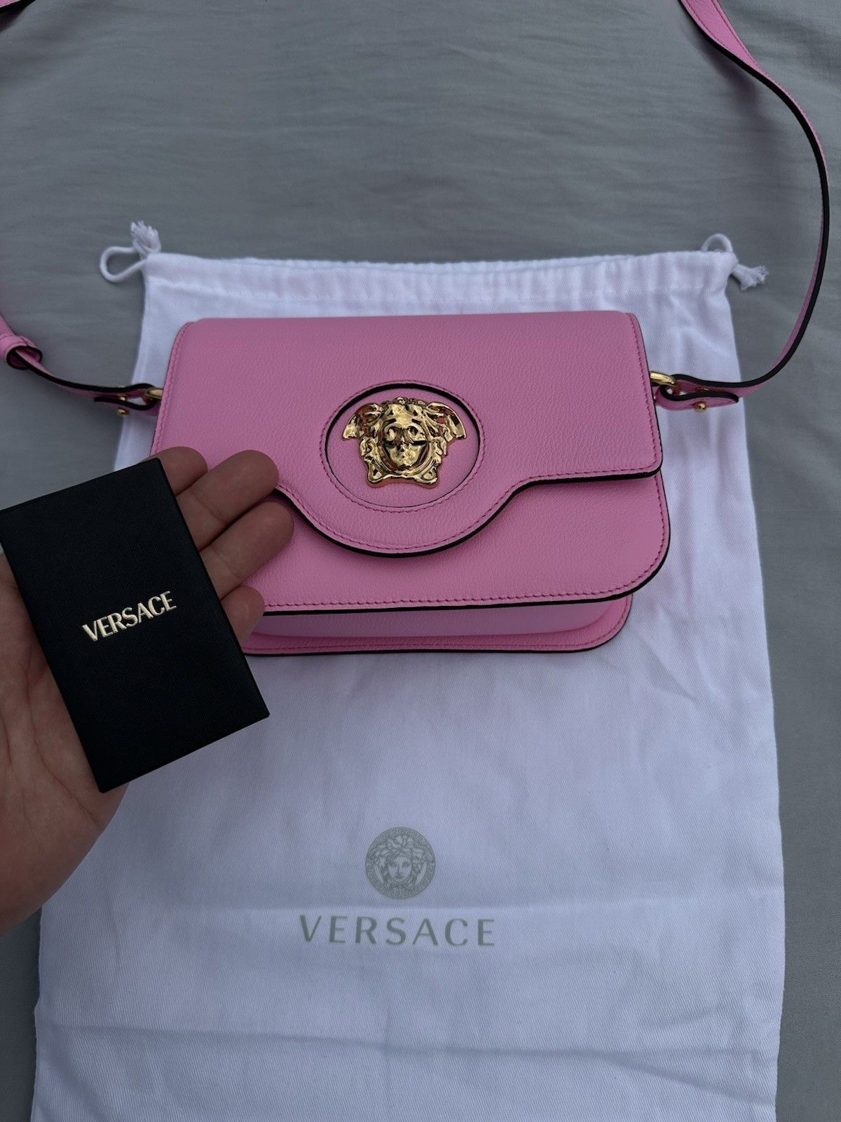 Versace Versace La Medusa Pink and Gold Leather Shoulder Bag Size ONE SIZE - 3 Thumbnail