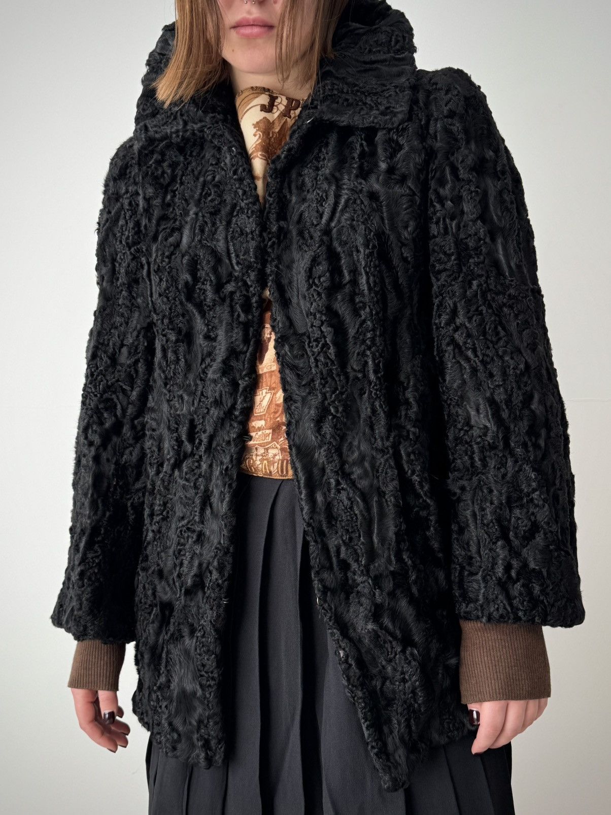 Vintage 1940s Vintage German Made Women's 'Persian Lamb' Fur Coat Size M / US 6-8 / IT 42-44 - 1 Thumbnail