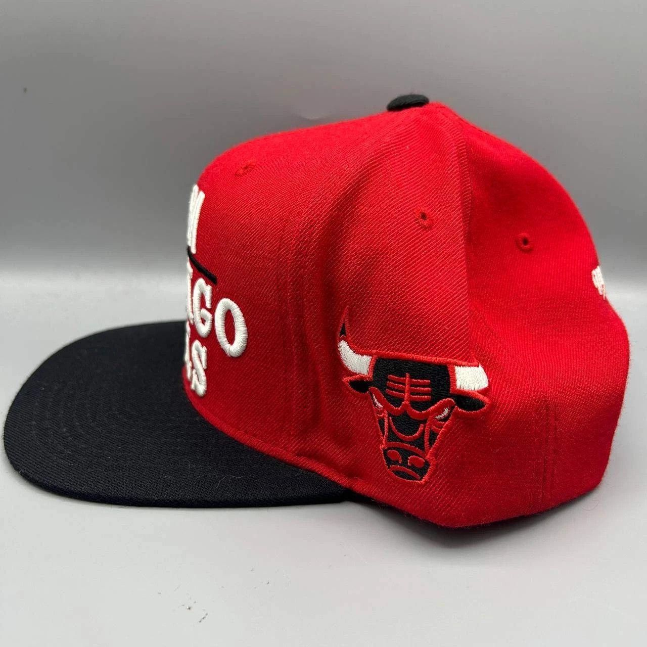Mitchell & Ness Chicago Bulls Hat Men Red Black NBA Snap Back Cap Wool Size ONE SIZE - 3 Thumbnail