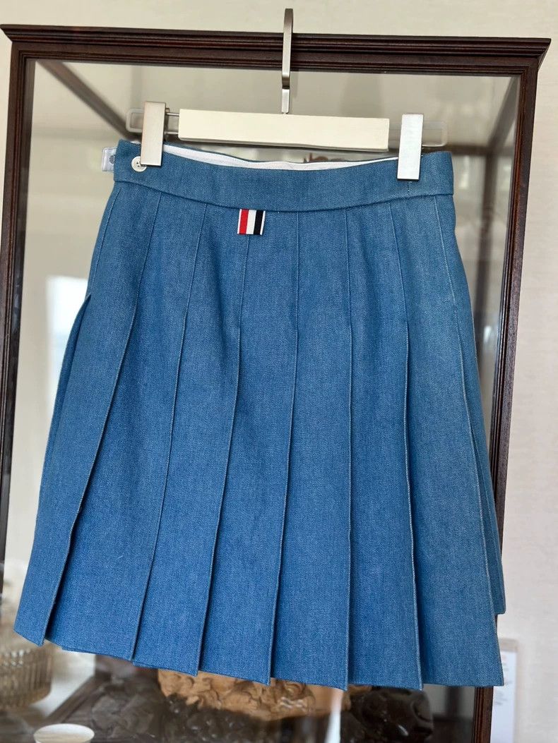 Thom Browne Thom Browne High waist pleated skirt, denim blue Size 25" / US 0 / IT 36 - 1 Thumbnail