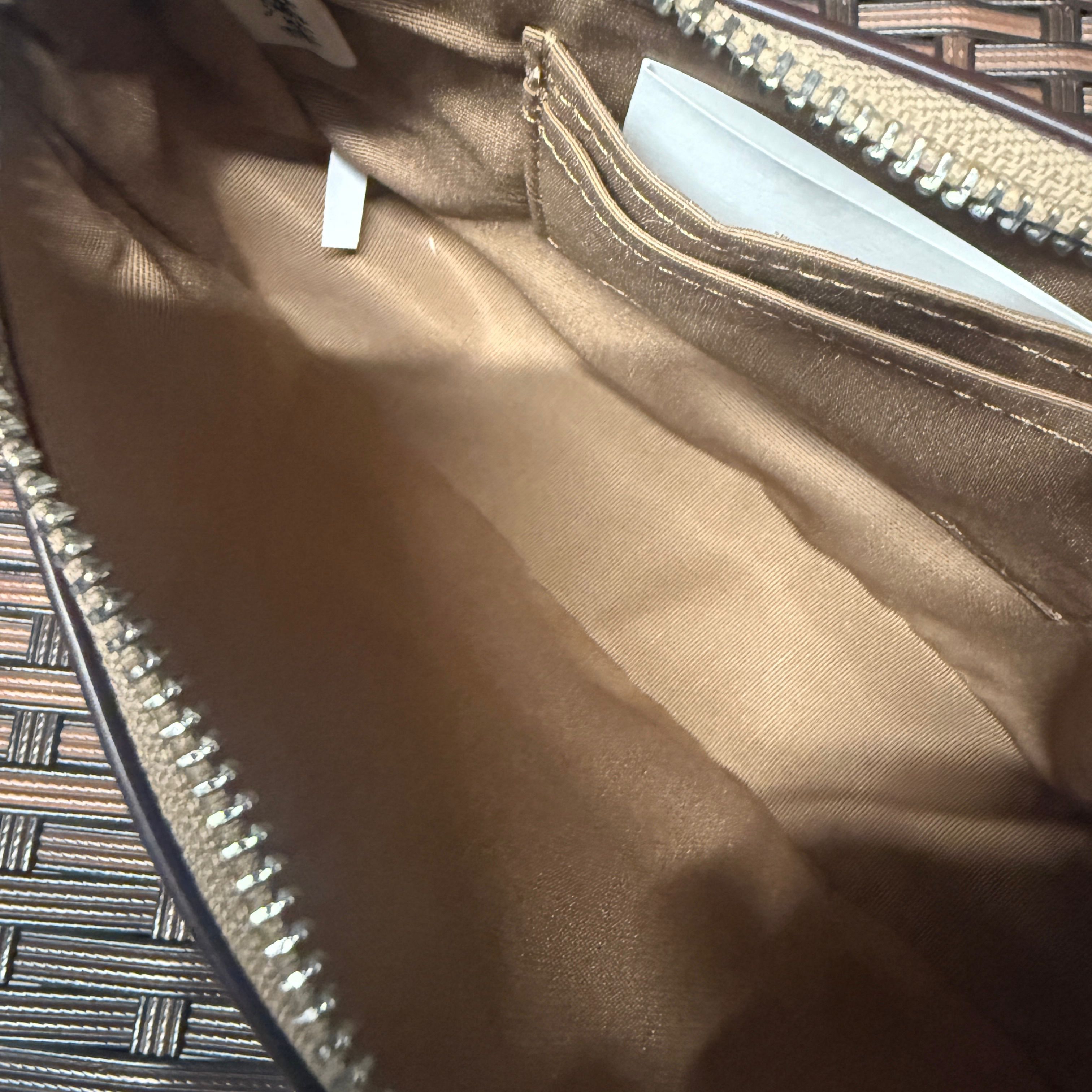 coach Nolita 19 In Signature Canvas With Floral Print cbm73