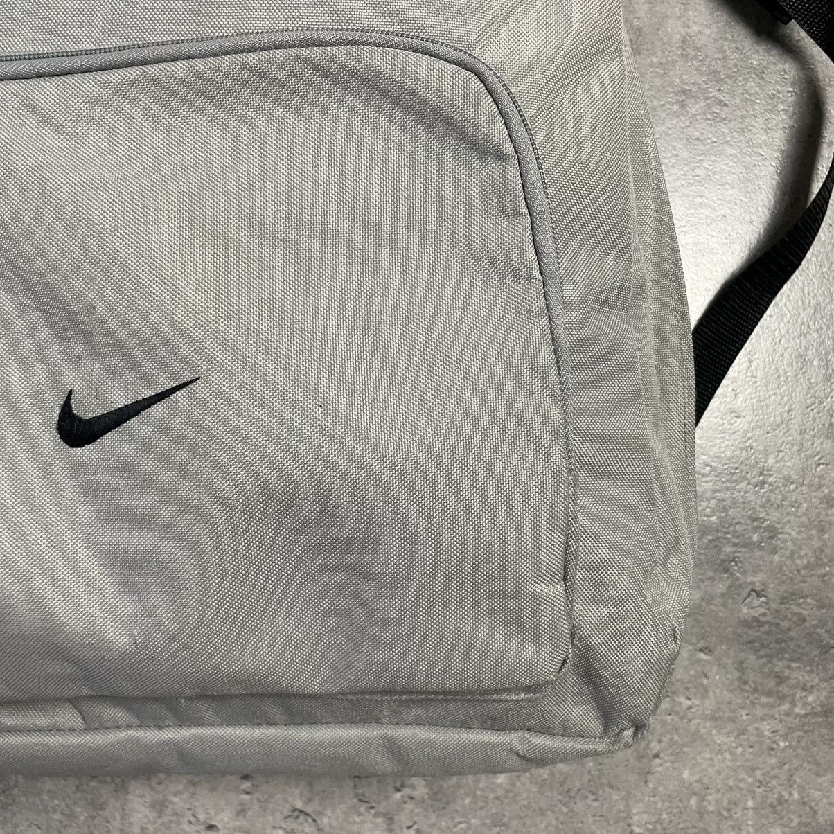 Nike Vintage Sligbag Nike Streetwear Gray Y2K Bag Nike 00s Size ONE SIZE - 8 Thumbnail