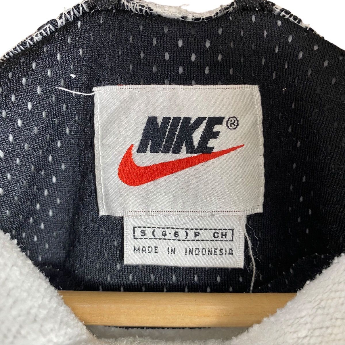 Nike × Vintage Vintage 90's NIKE Small Logo Distressed Women Hooded Sweater Size S / US 4 / IT 40 - 8 Thumbnail