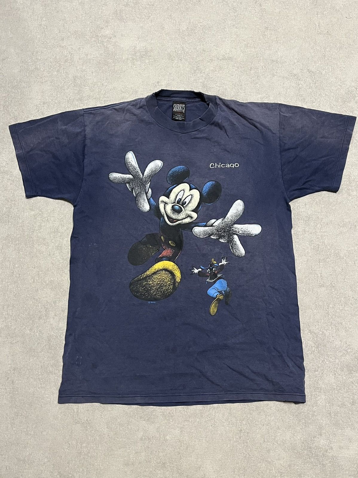 Mickey Mouse Vintage Disney Sherrys Mickey Mouse T Shirt Chicago 90s Mens Size US L / EU 52-54 / 3 - 1 Thumbnail