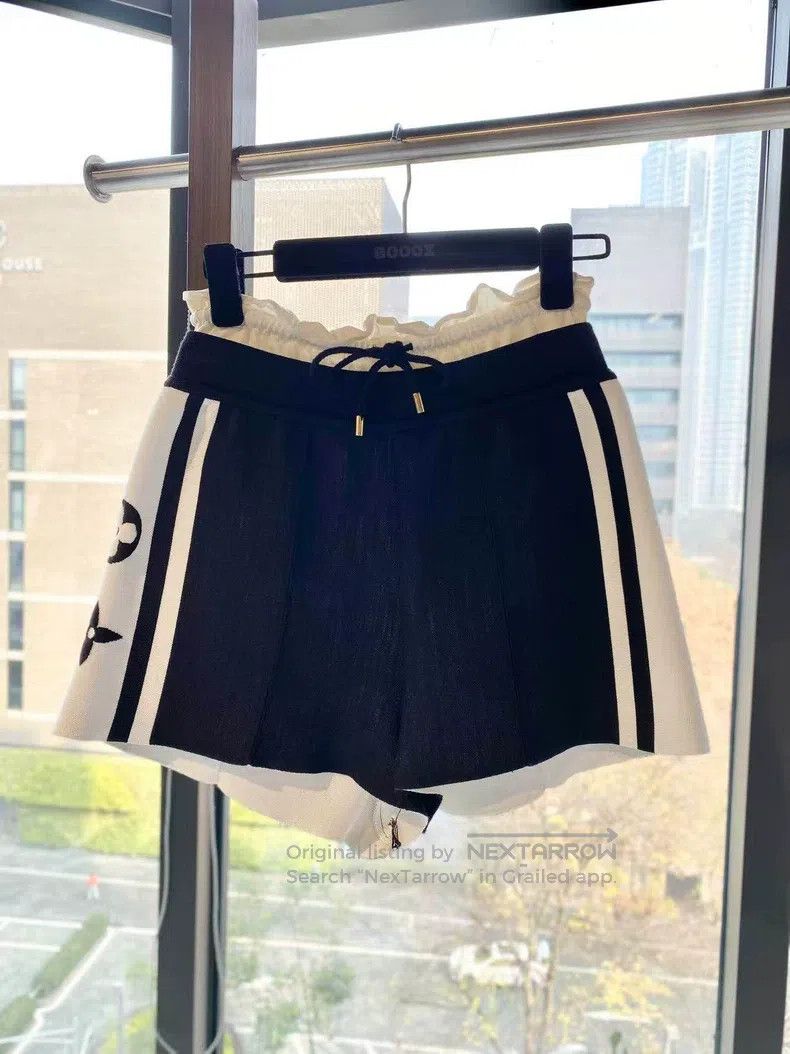 Louis Vuitton Louis Vuitton size xs Black and white striped side panel pr Size 25" / US 0 / IT 36 - 2 Thumbnail