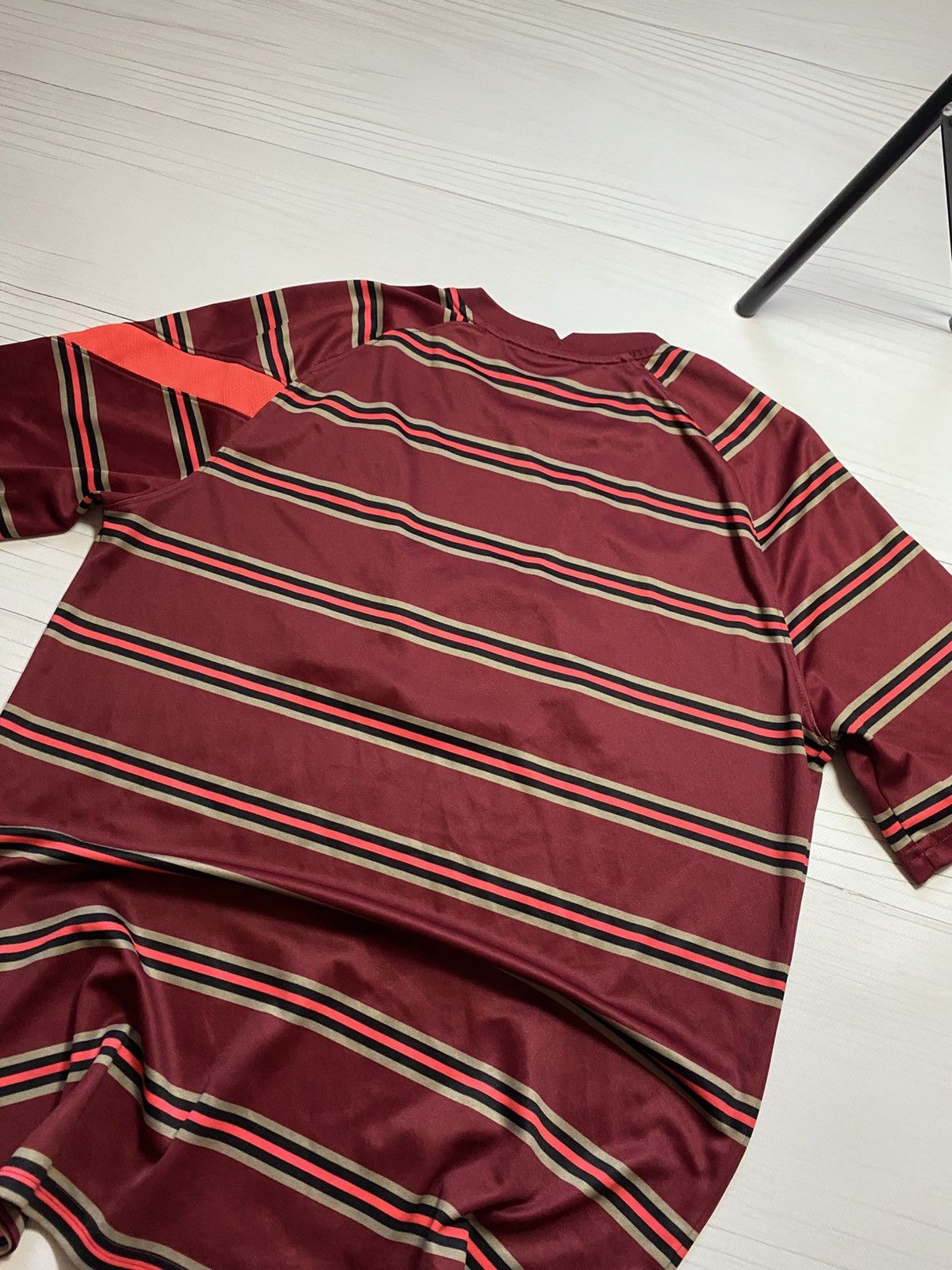 Nike Nike Liverpool 2021/22 Pre-Match football y2k t shirt Size US M / EU 48-50 / 2 - 14 Thumbnail